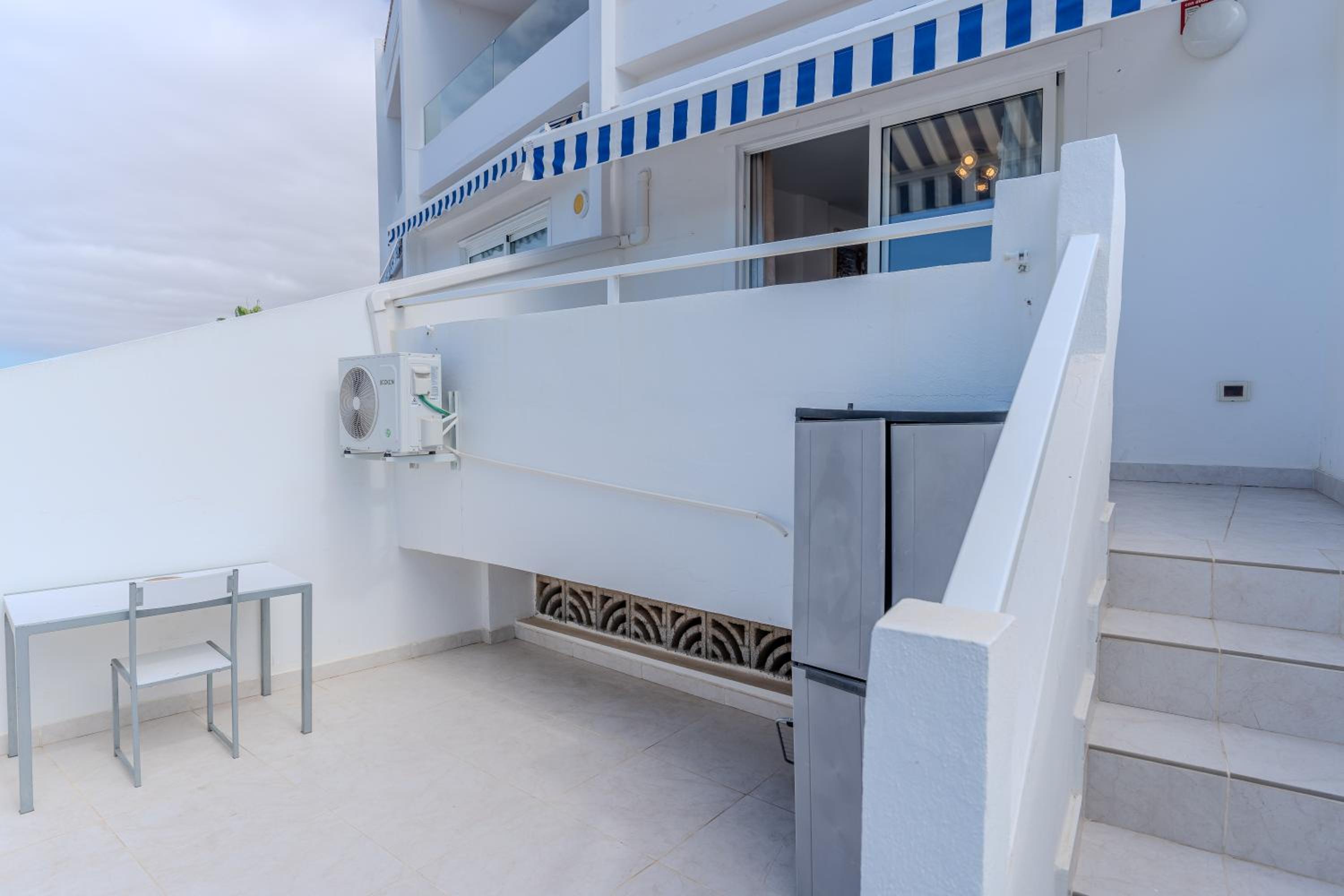 Malibu park studio with ocean views & heated pool