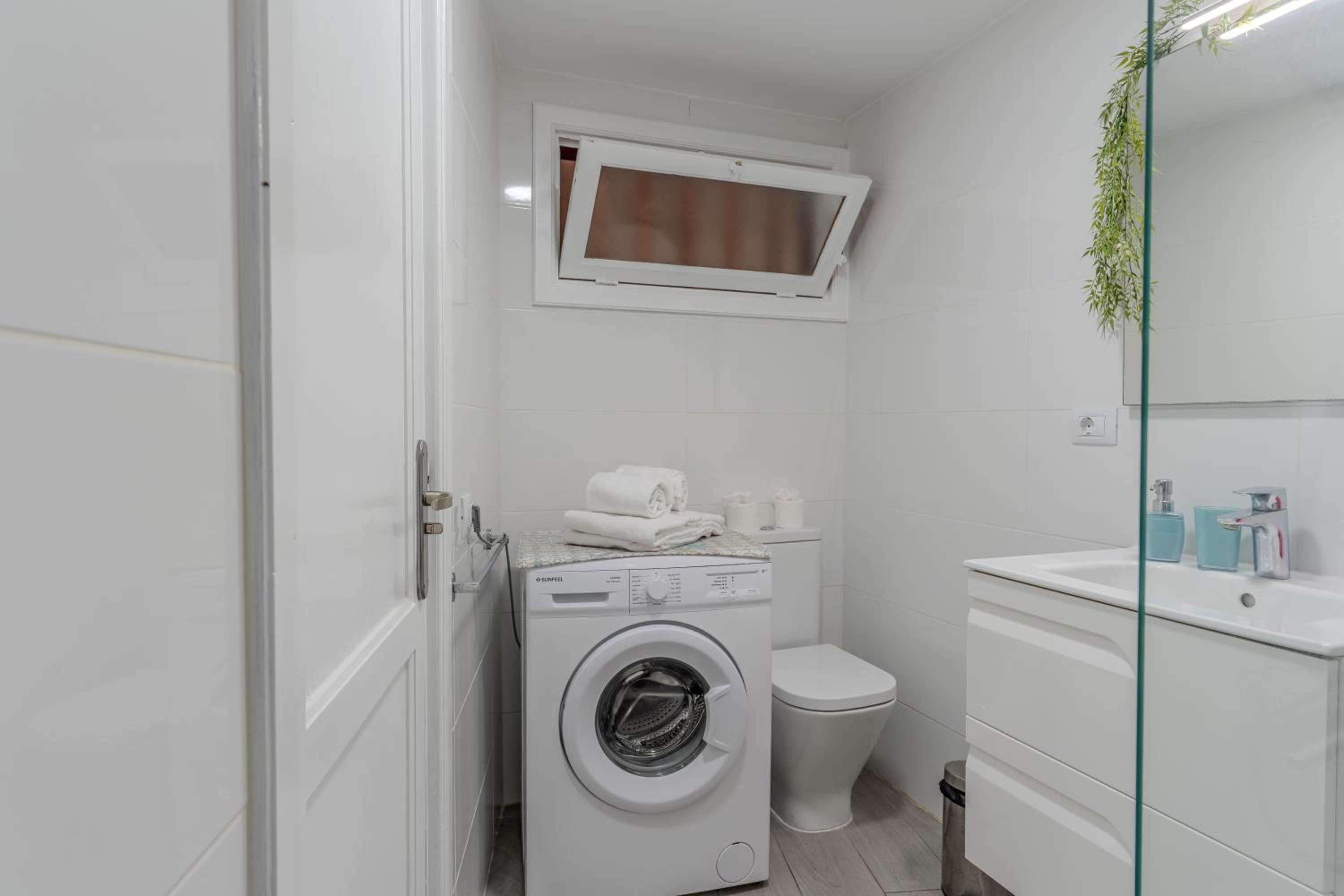 Malibu park studio with ocean views & heated pool