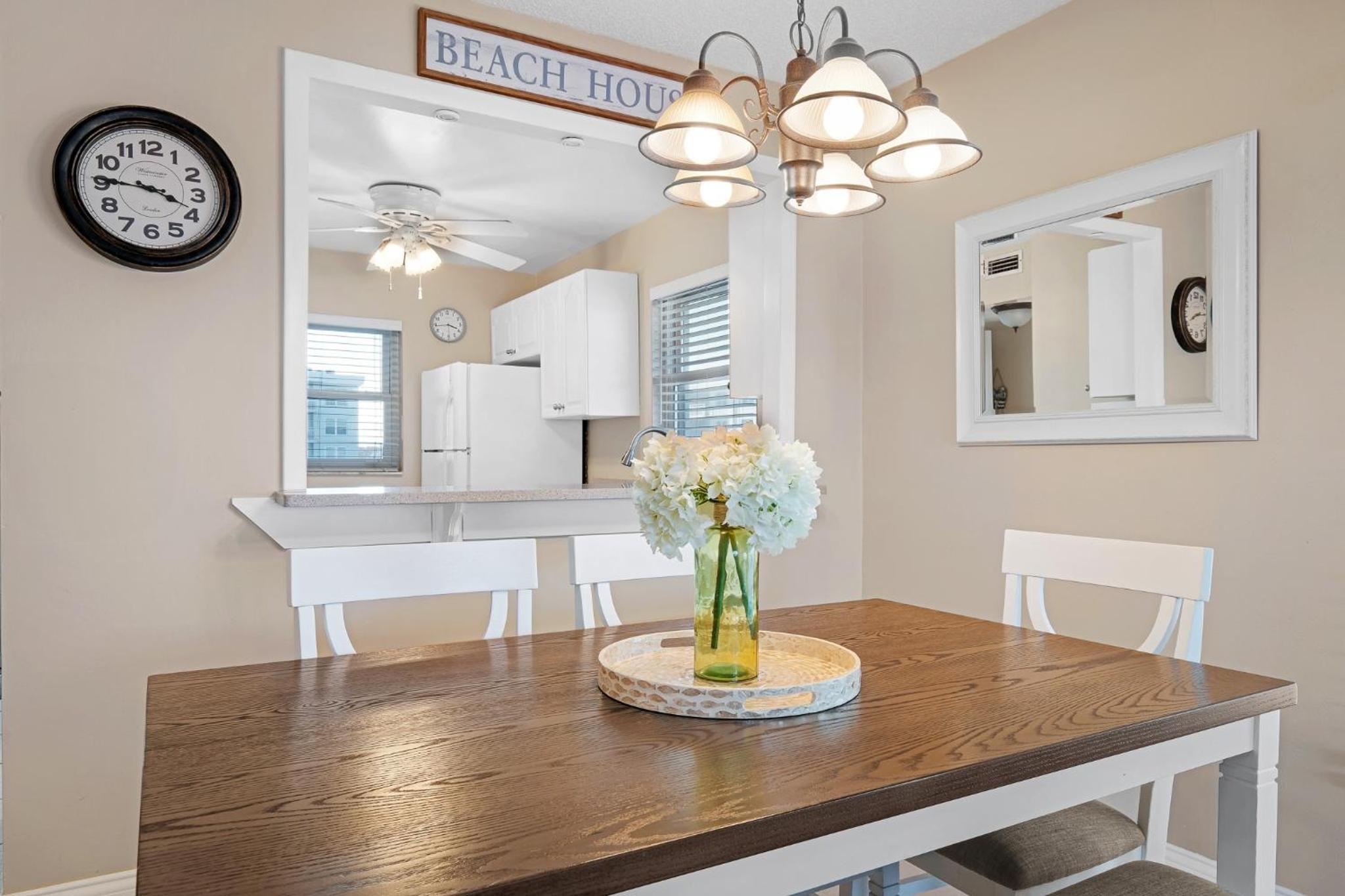 Marvel at the spectacular views from this bright corner condo!