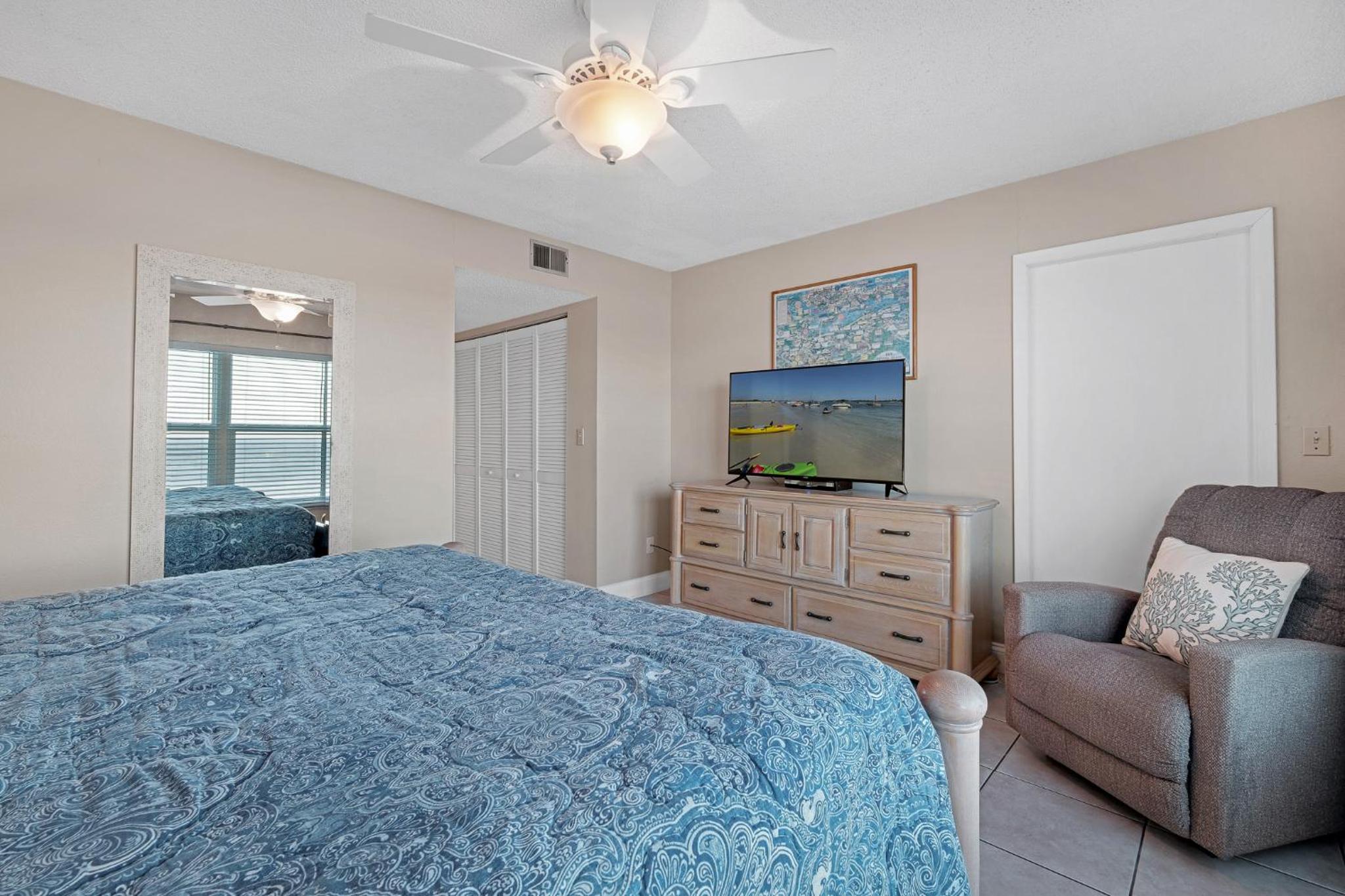 Marvel at the spectacular views from this bright corner condo!