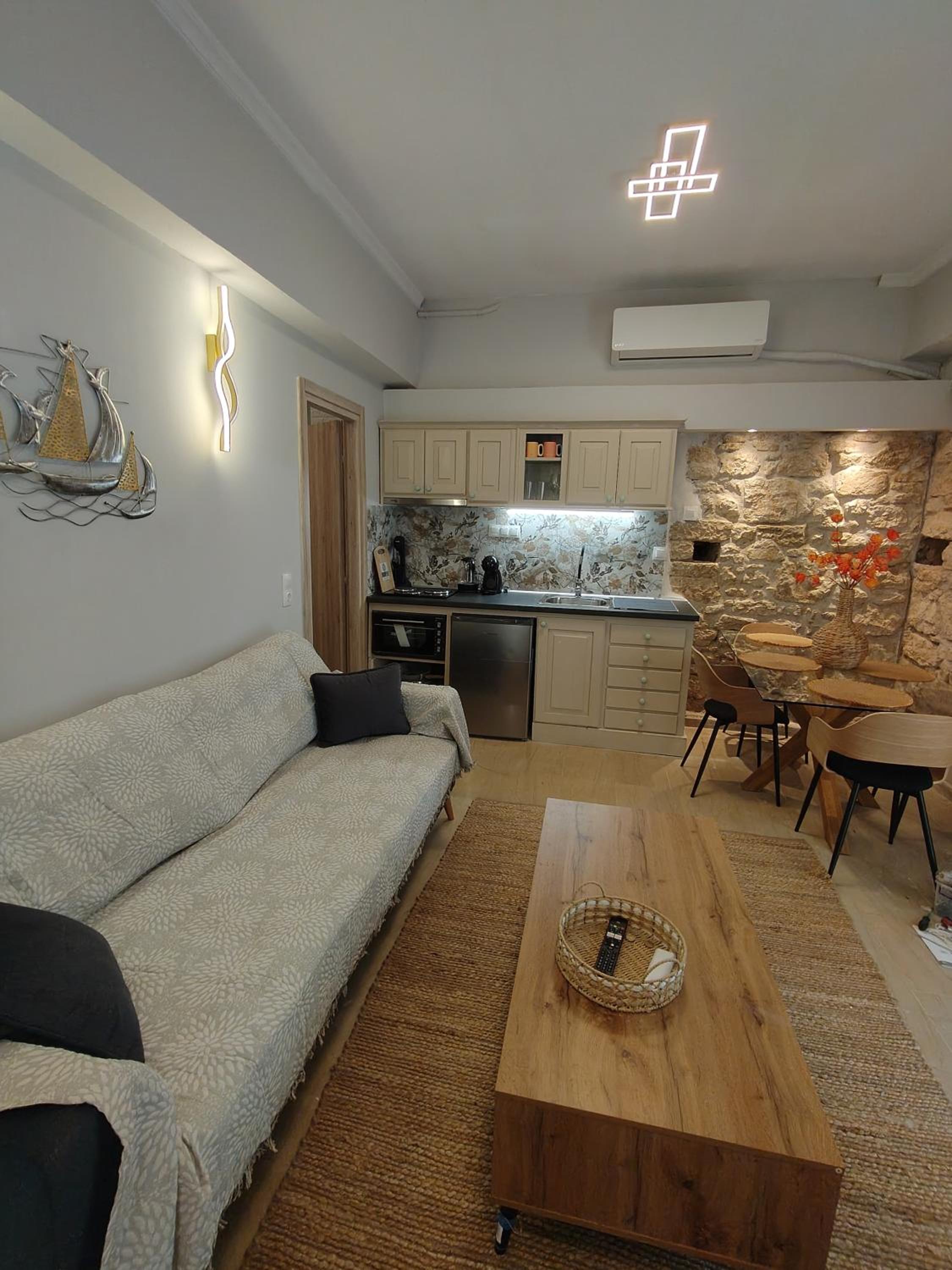 Eleousa House