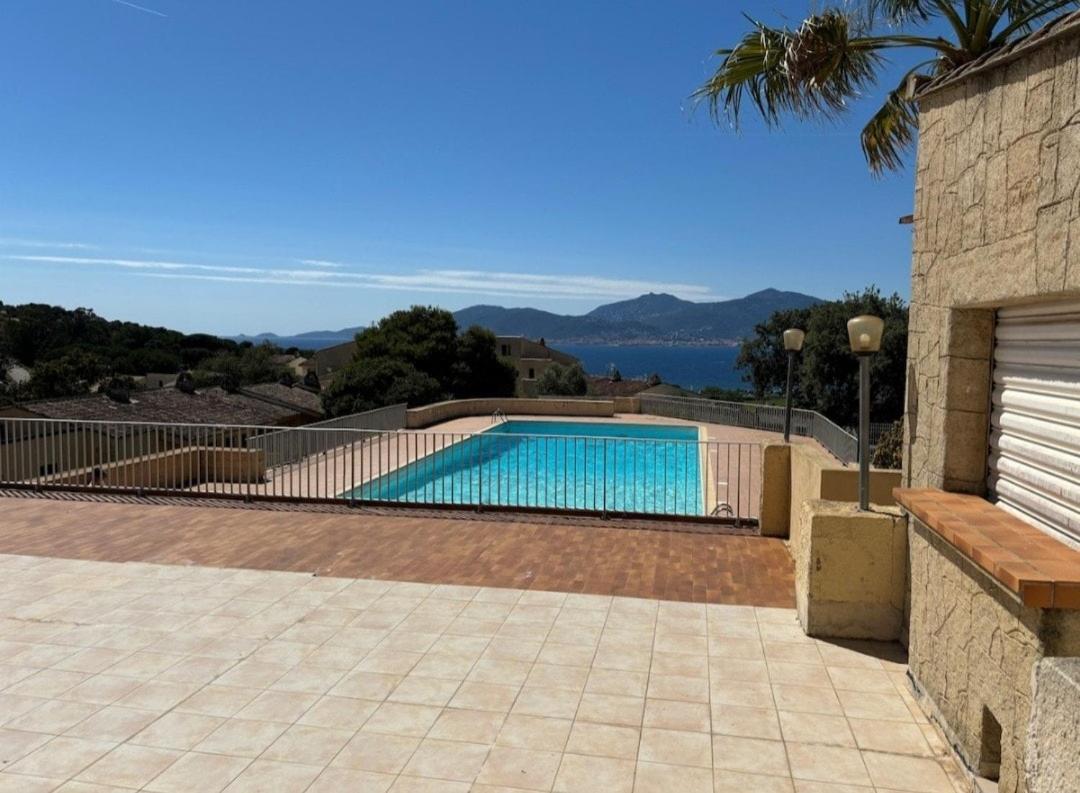 Mini villa cosy piscine, terrasse sans vis à vis proche plages