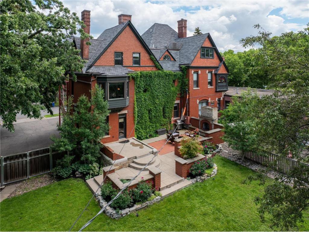 The New Victorian Mansion Bed & Breakfast