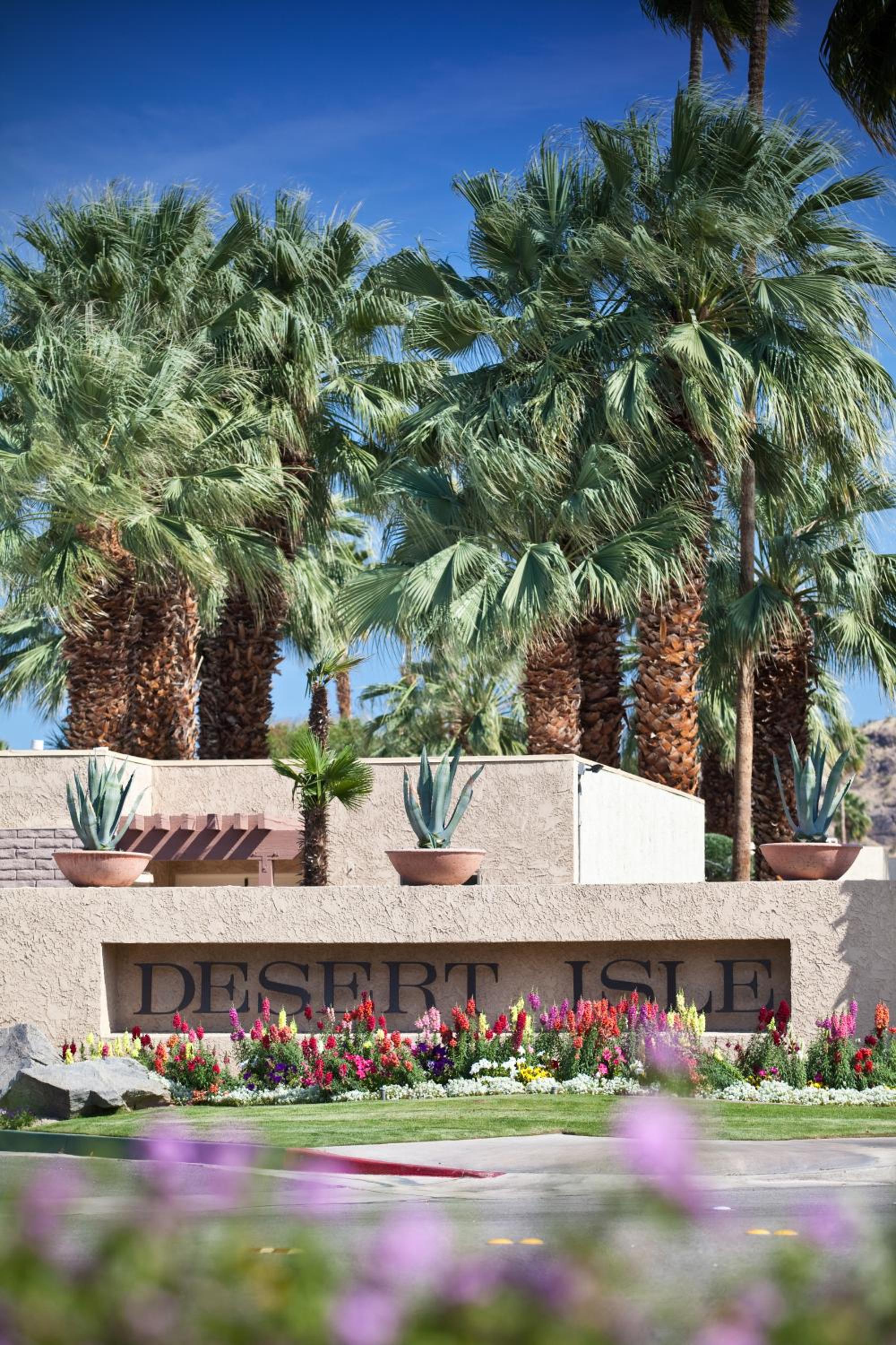 Desert Isle Resort, a VRI resort