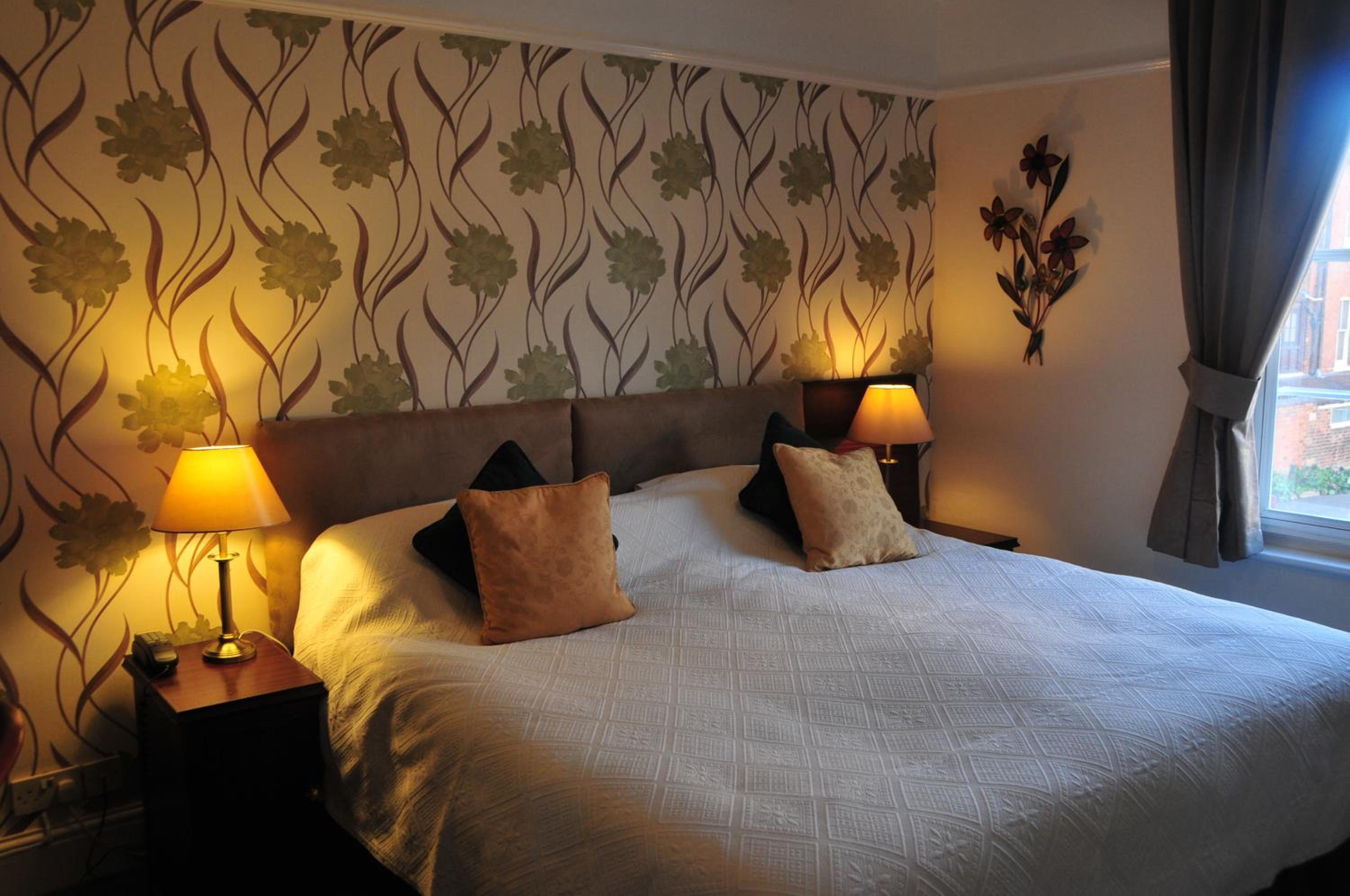 Gloucester Vacations - Edward Hotel - Property Image 4