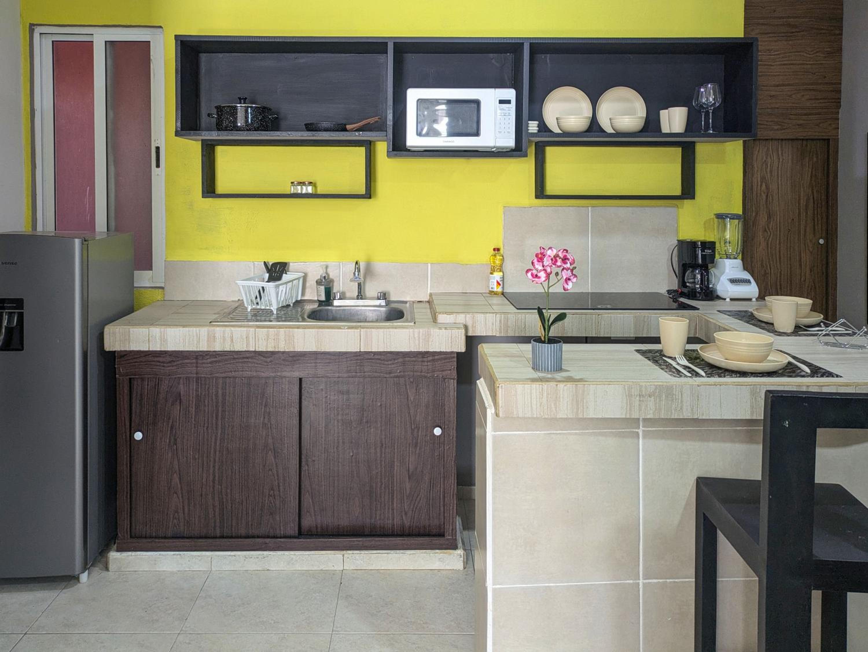 2 Spacious Suites King Beds Sleep 8 500m Kid Friendly Beach Kitchen AC Fast WiFi 3B4B