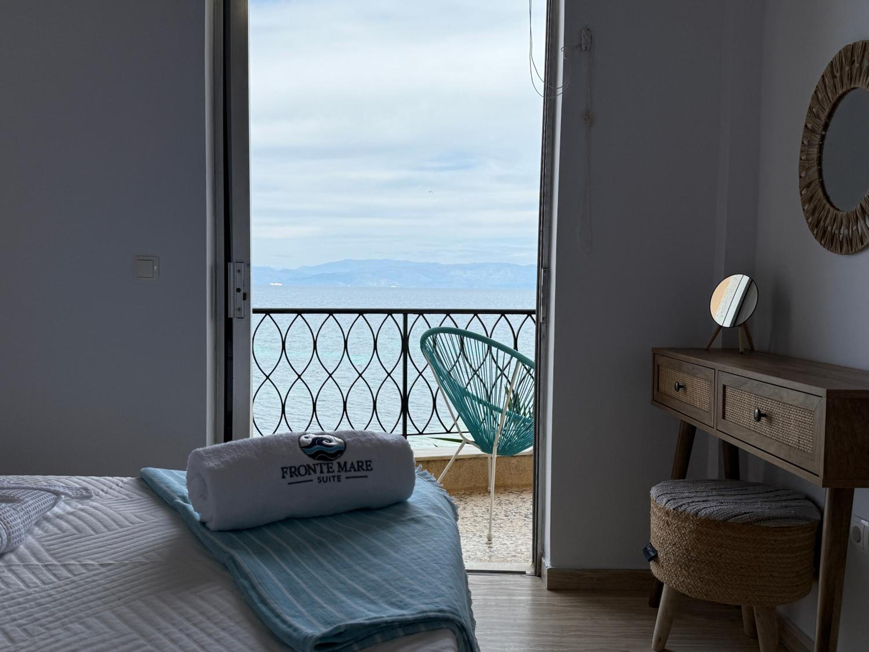 Fronte Mare Suite - Sea Front Luxury Suite With Private Beach Patio