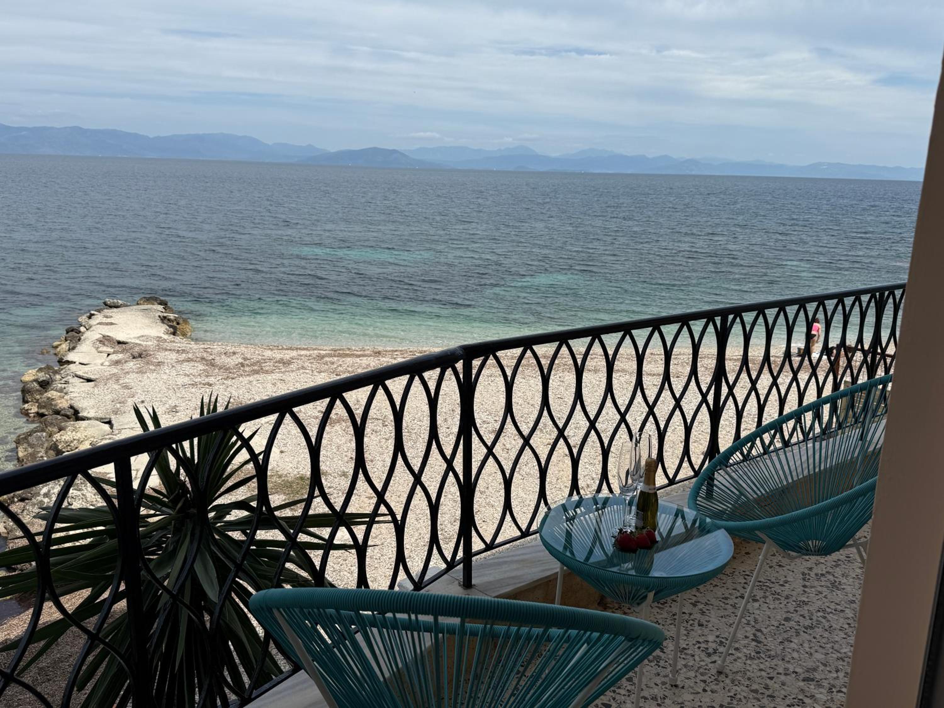 Fronte Mare Suite - Sea Front Luxury Suite With Private Beach Patio