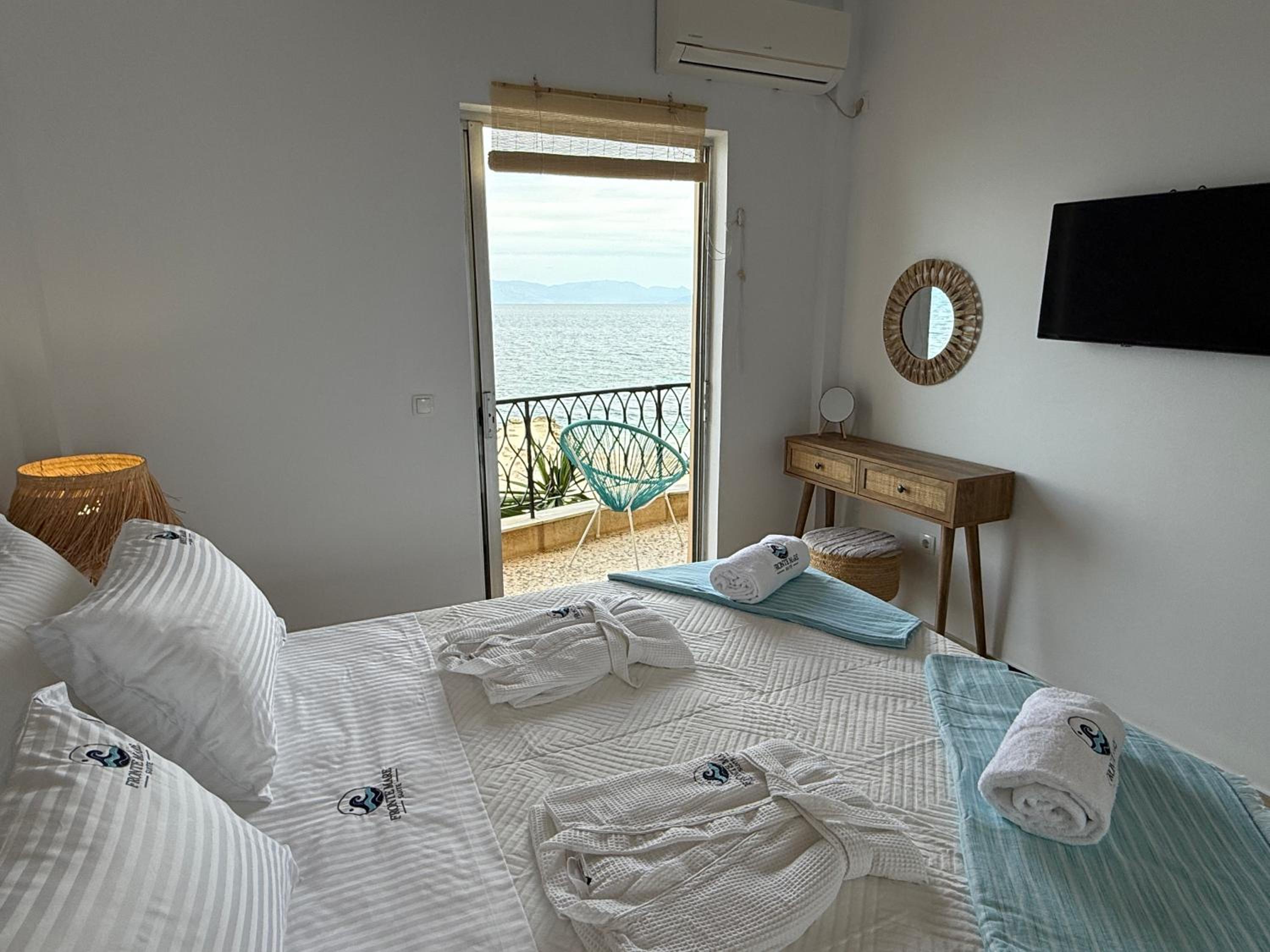 Fronte Mare Suite - Sea Front Luxury Suite With Private Beach Patio
