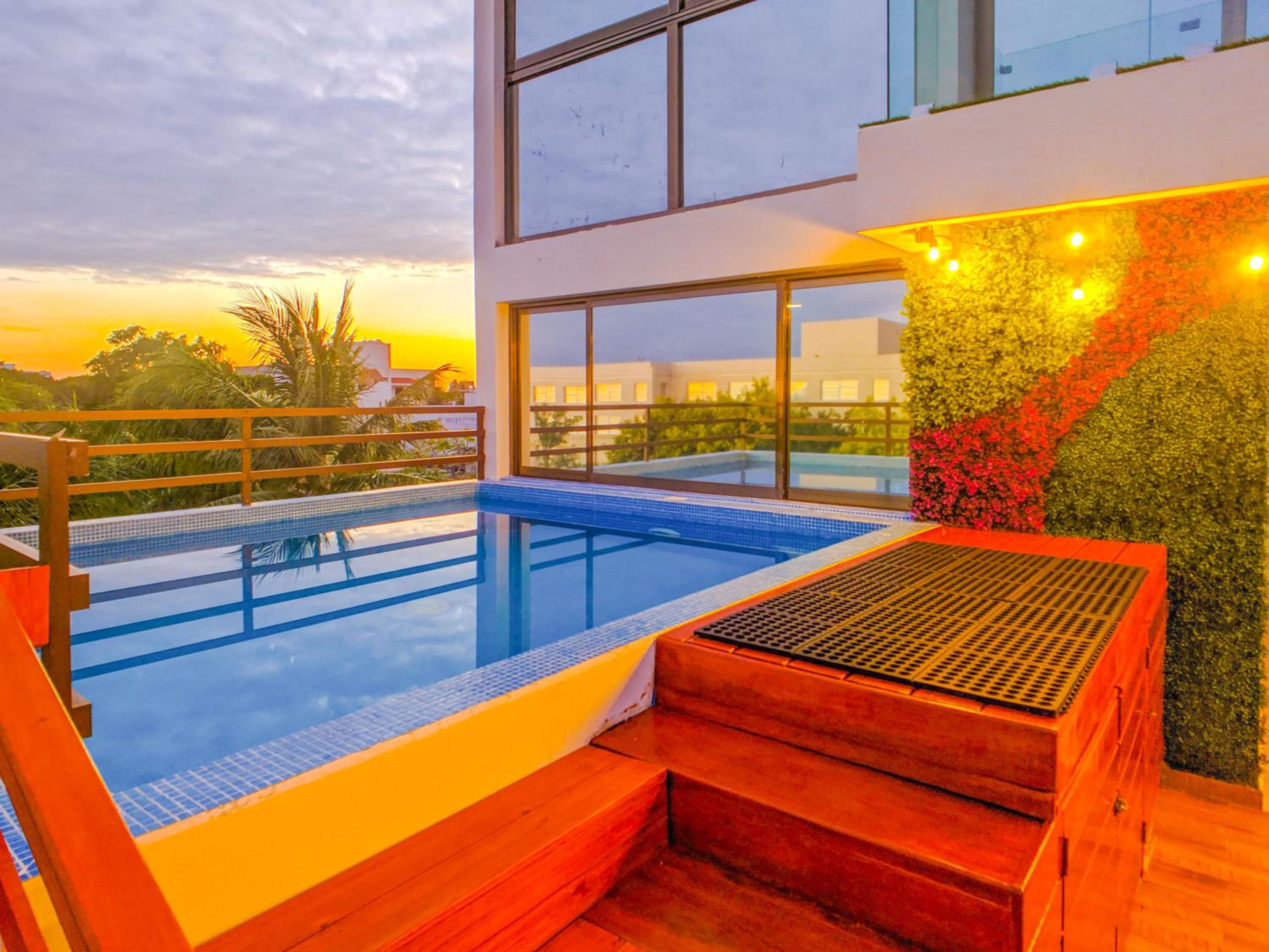 200m to Beach & 5th Ave Cozy & Peaceful Patio Suite AC Fast WiFi Great Value UVA15