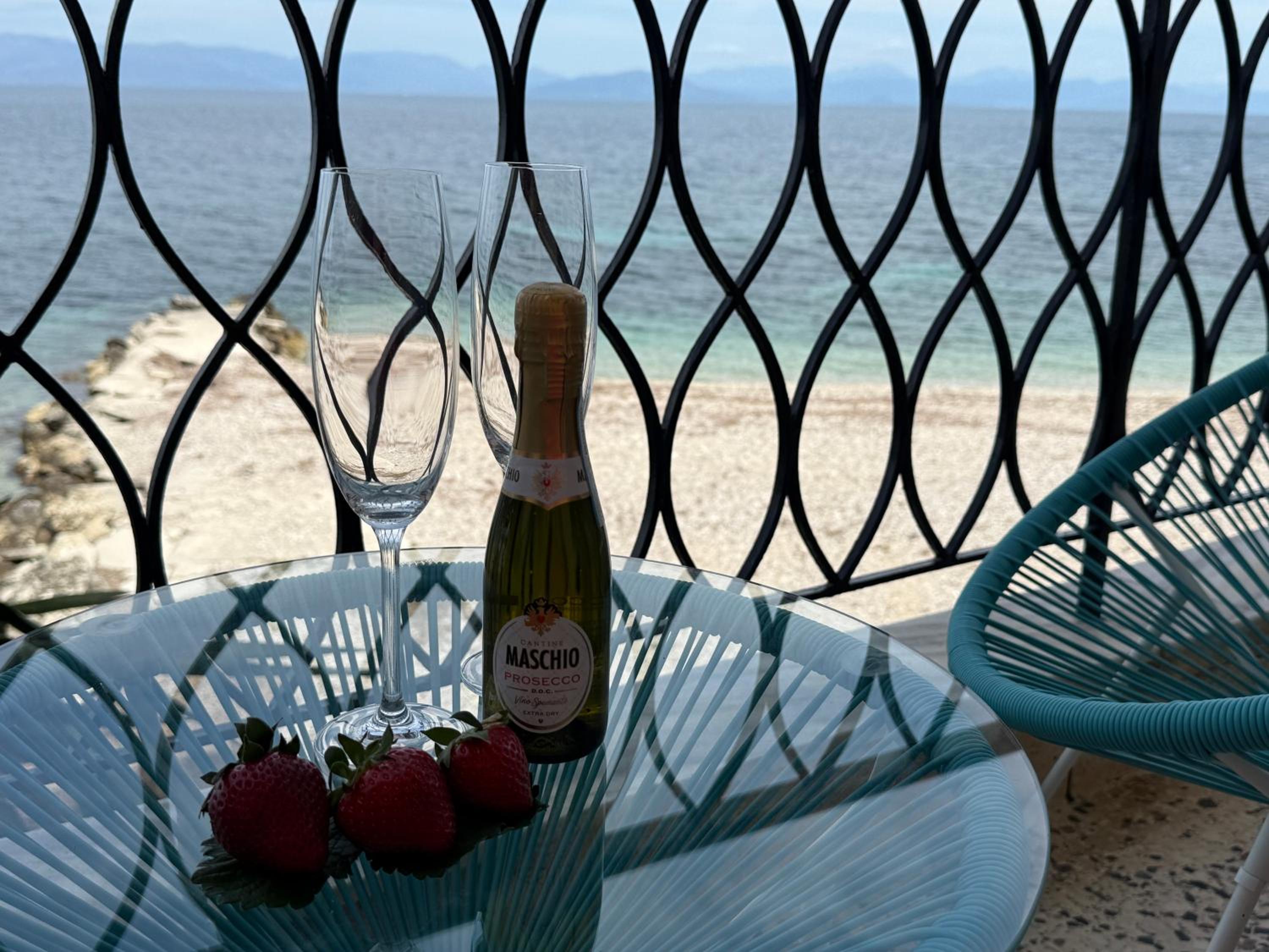 Fronte Mare Suite - Sea Front Luxury Suite With Private Beach Patio