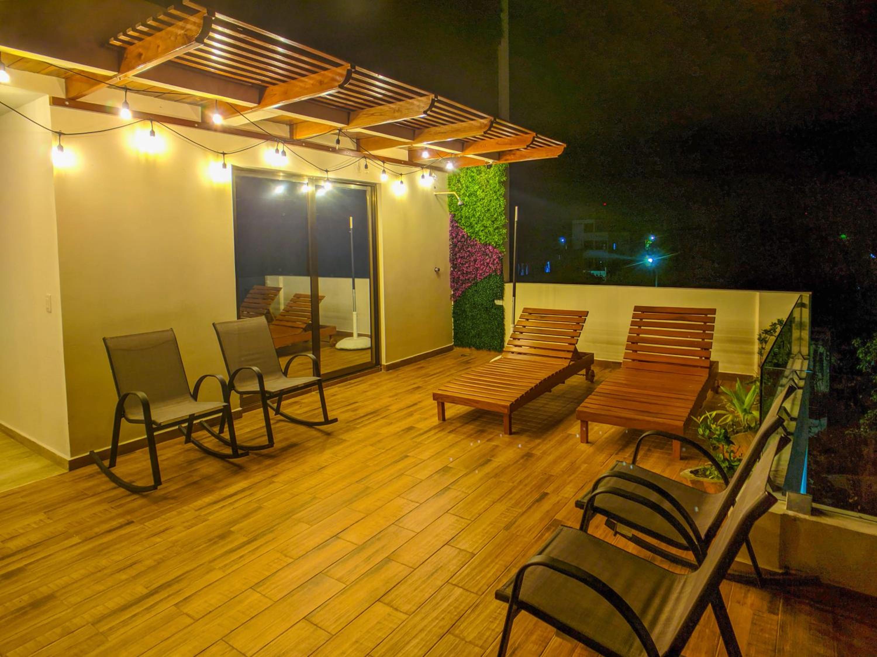 200m to Beach & 5th Ave Cozy & Peaceful Patio Suite AC Fast WiFi Great Value UVA15