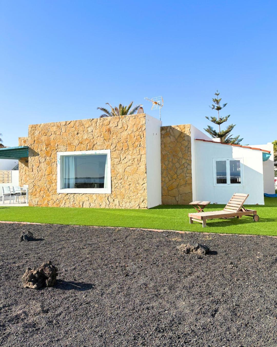 BeachFront Villa - La Casa del Mar