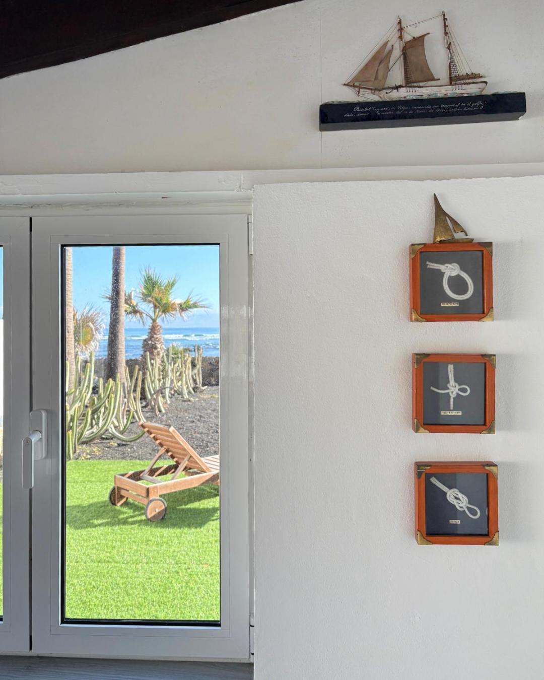 BeachFront Villa - La Casa del Mar