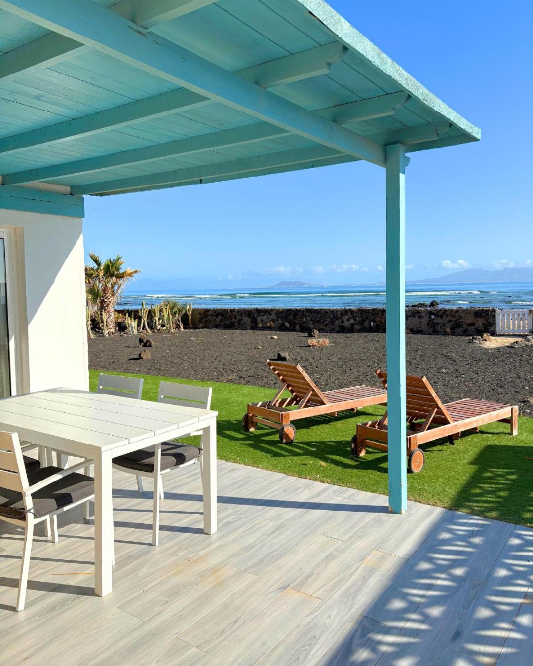 BeachFront Villa - La Casa del Mar
