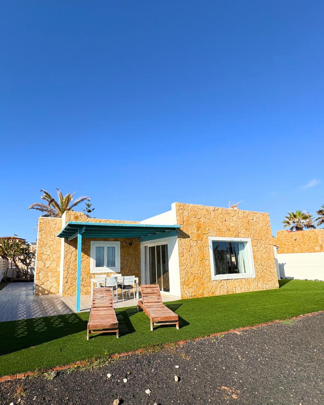 BeachFront Villa - La Casa del Mar