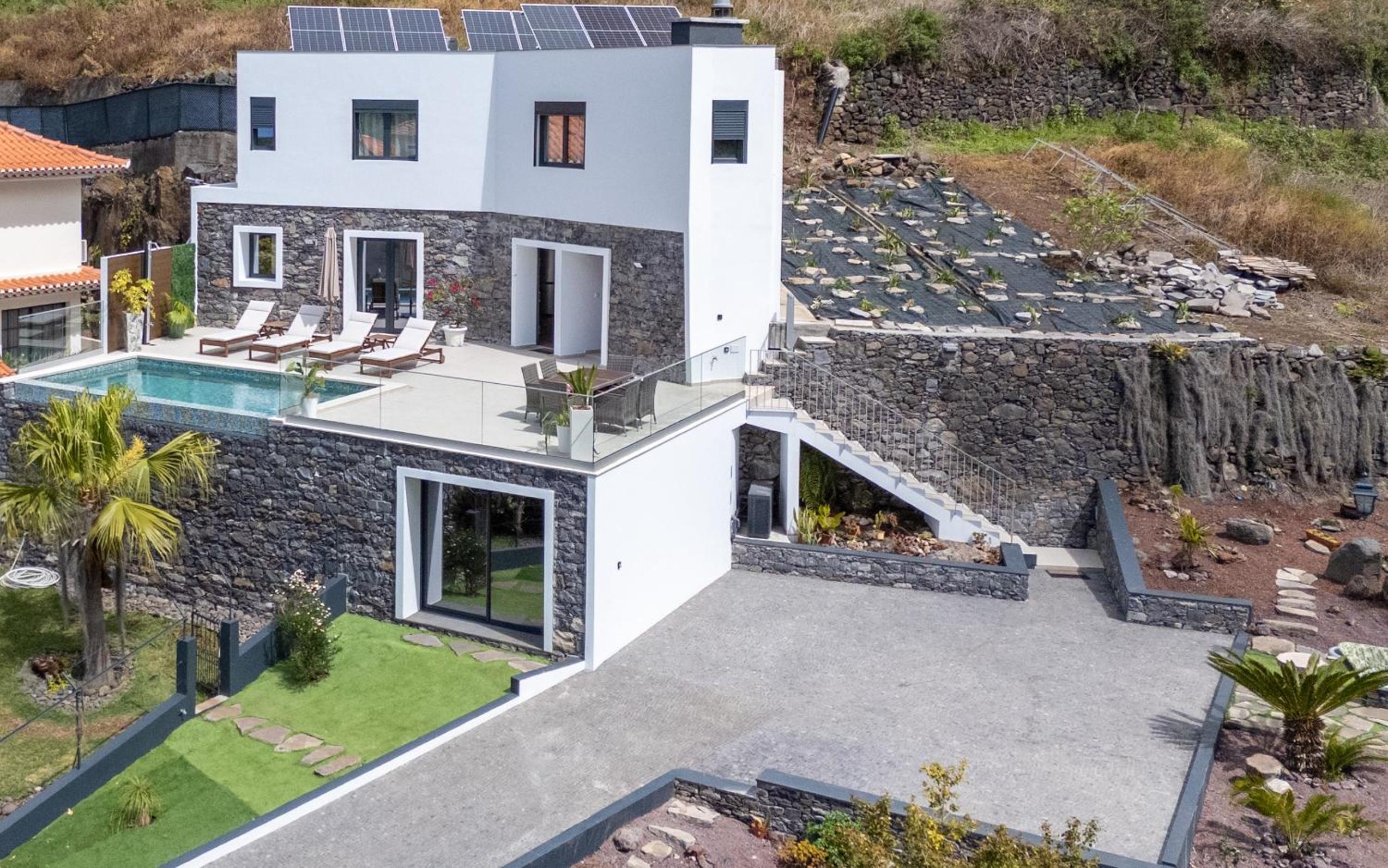 Madeira Protea Retreat- Villa with Heated Private Pool, Gym and Office