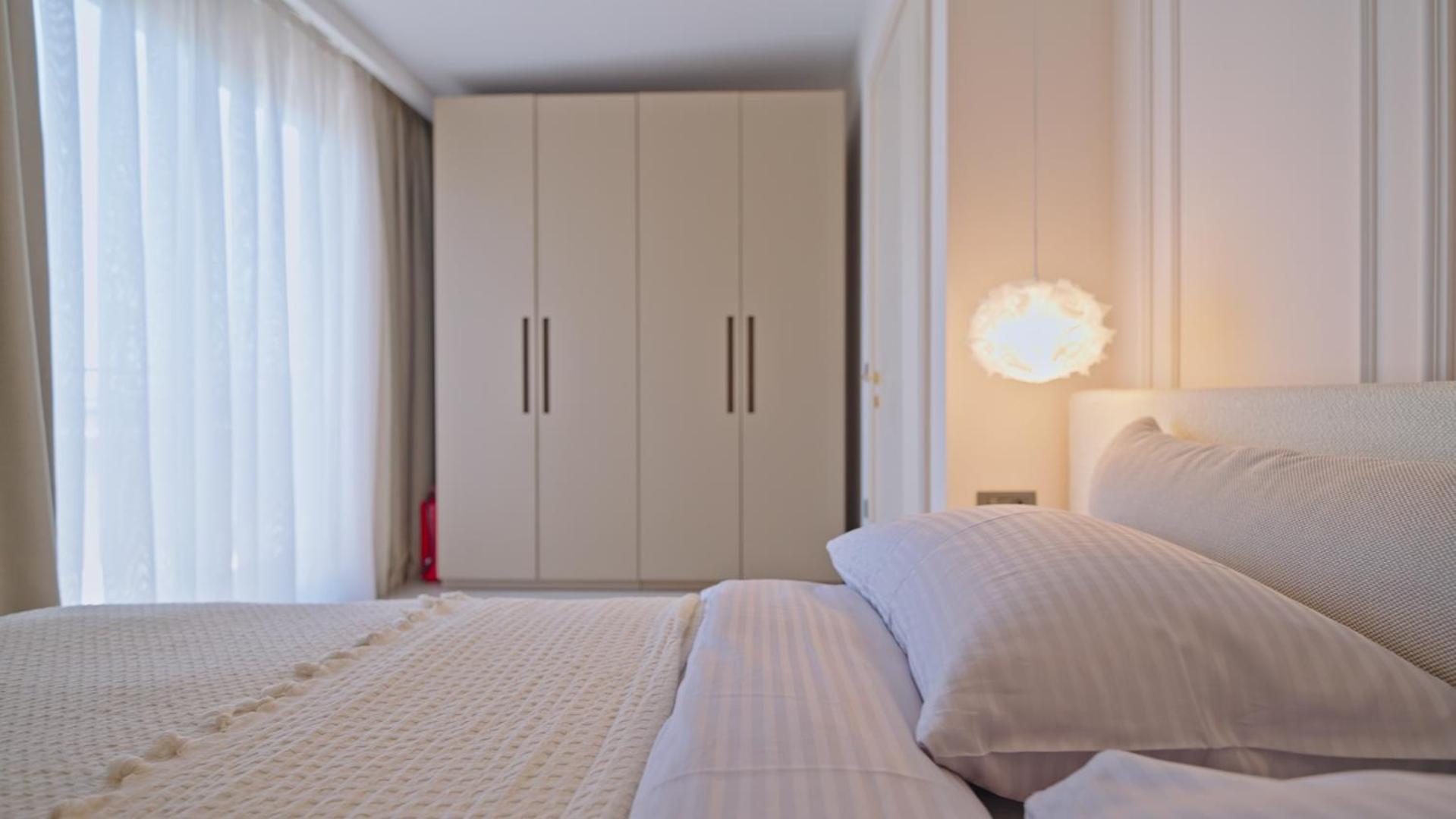 Qoople Legend 37-A40 prime sea location apartment