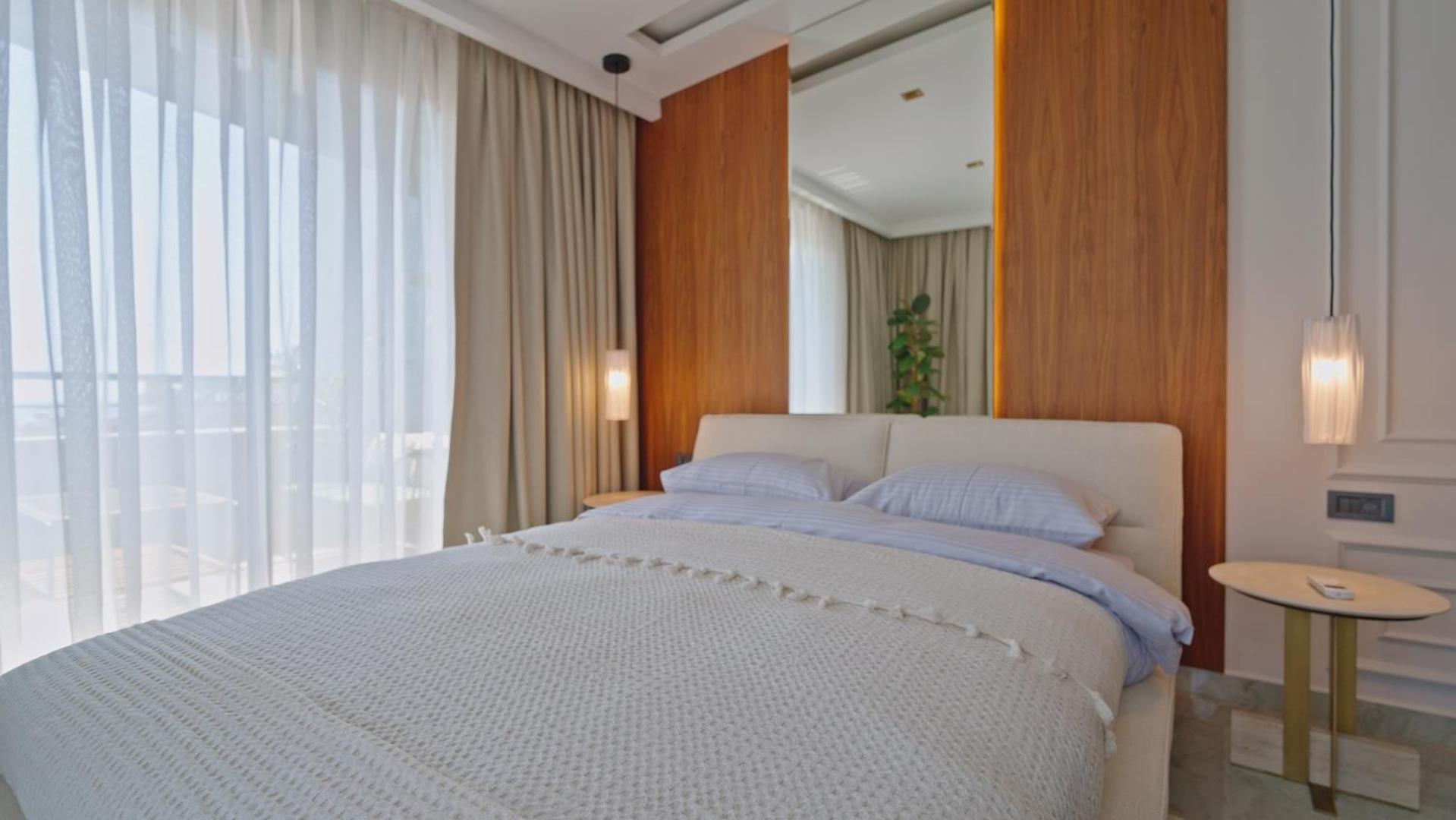 Qoople Legend 37-A40 prime sea location apartment