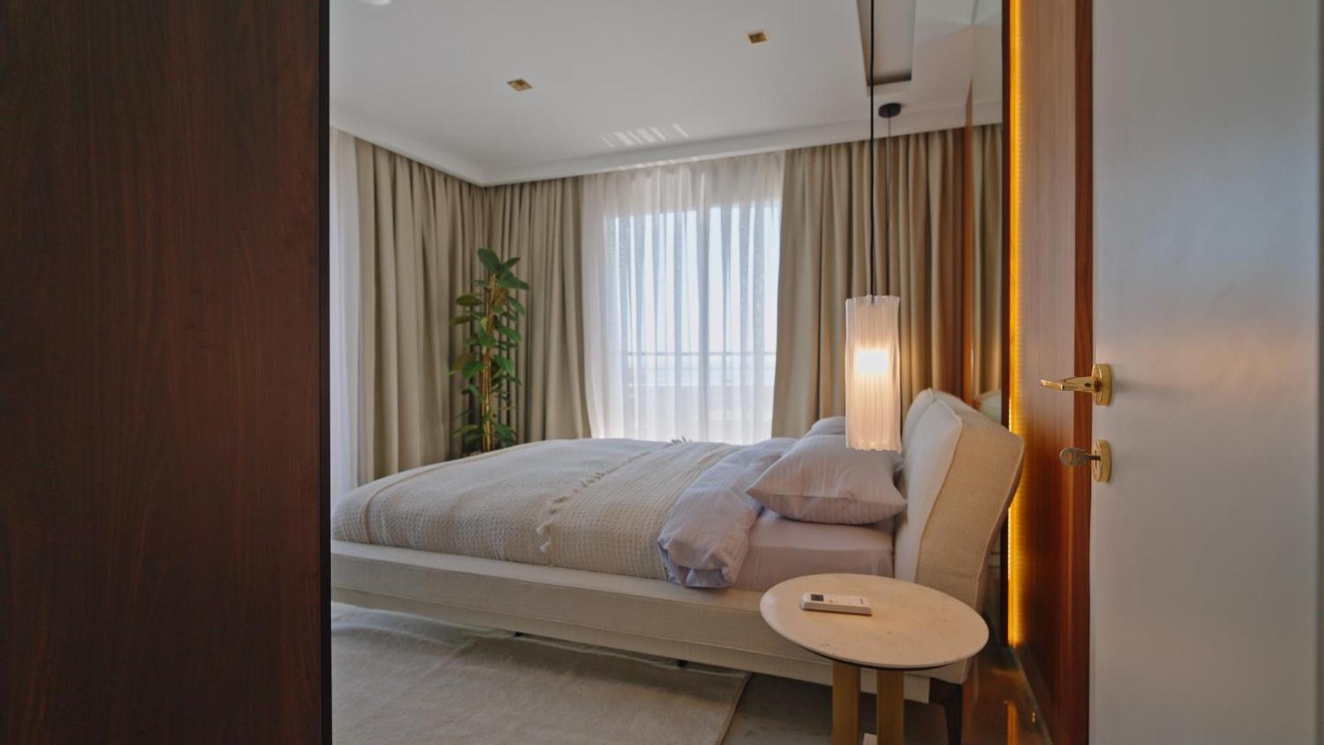 Qoople Legend 37-A40 prime sea location apartment