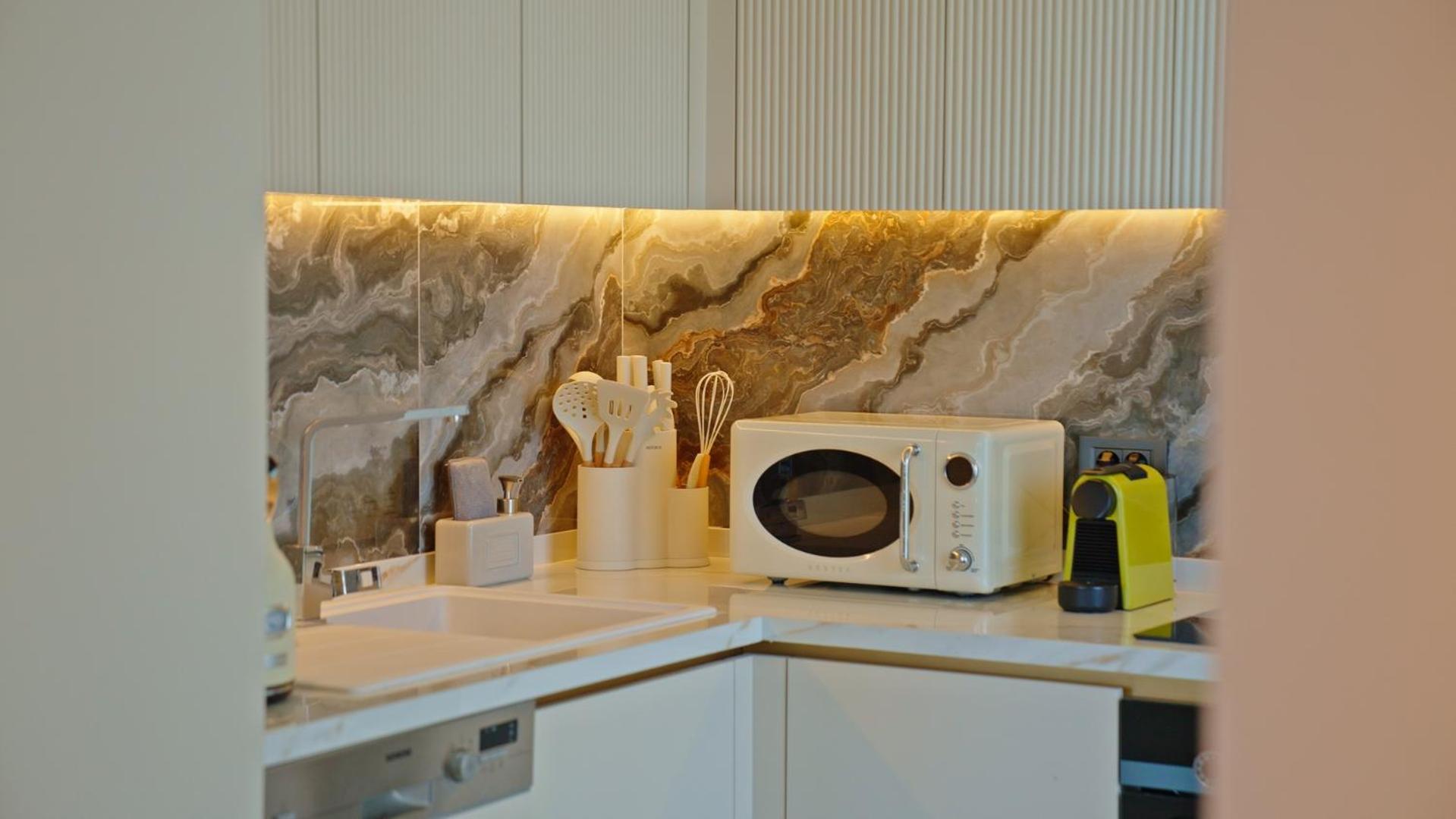 Qoople Legend 37-A40 prime sea location apartment