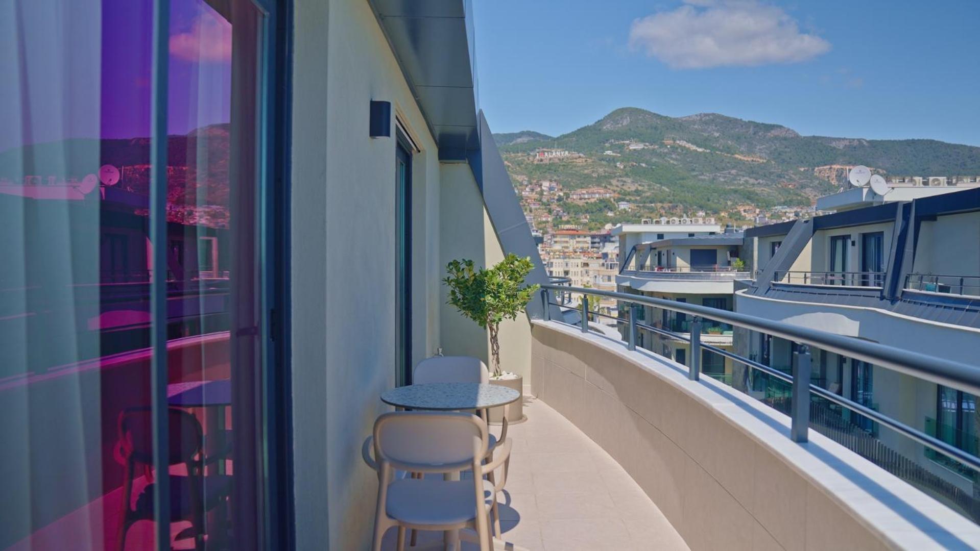 Qoople Legend 37-A40 prime sea location apartment
