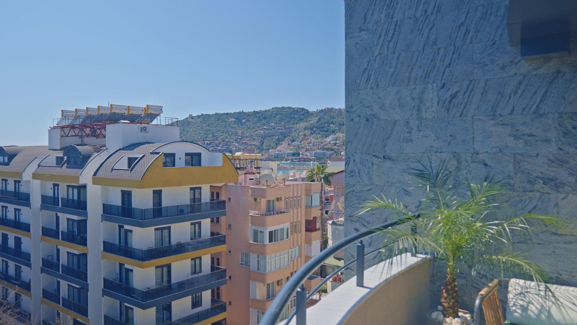 Qoople Legend 37-A40 prime sea location apartment