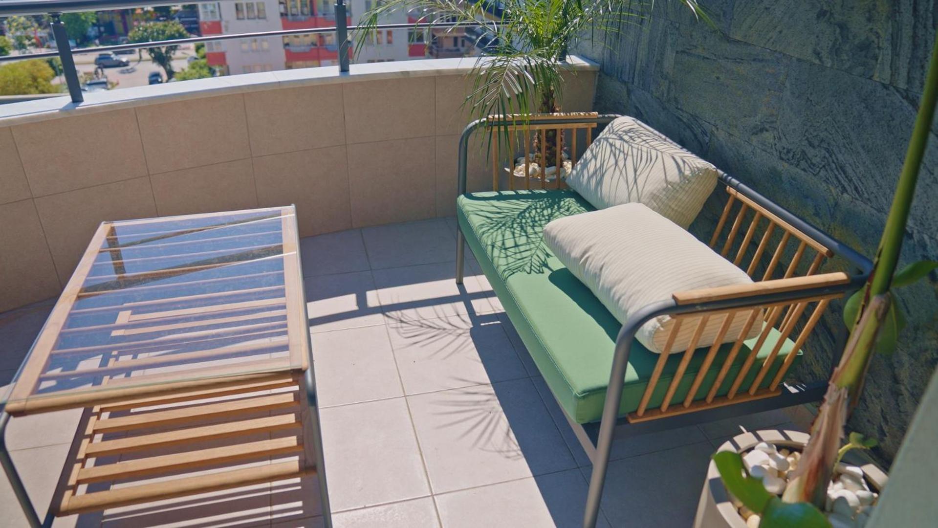 Qoople Legend 37-A40 prime sea location apartment