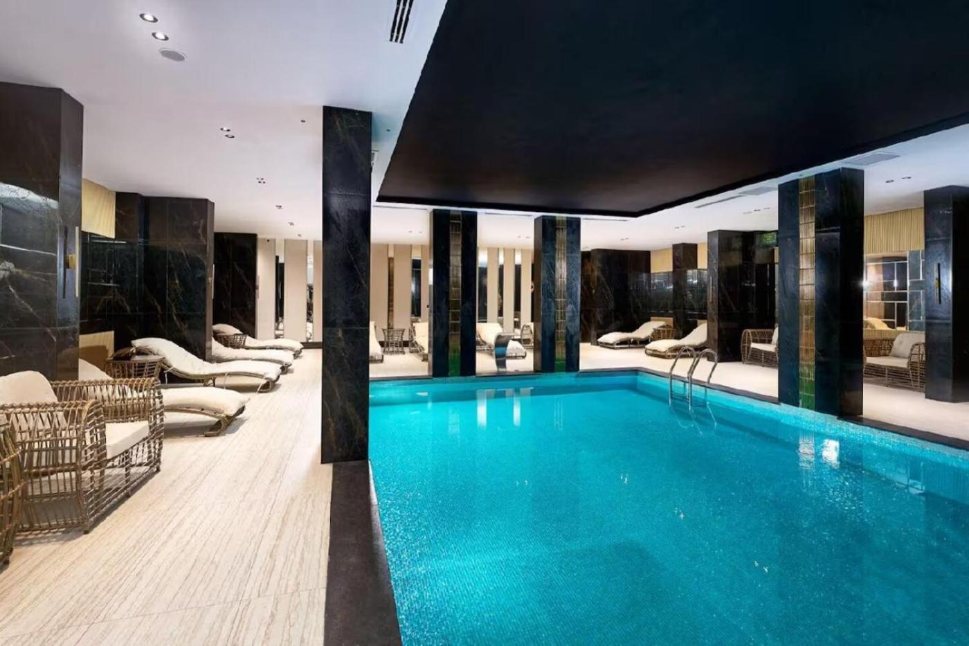 Qoople Legend 37-A40 prime sea location apartment