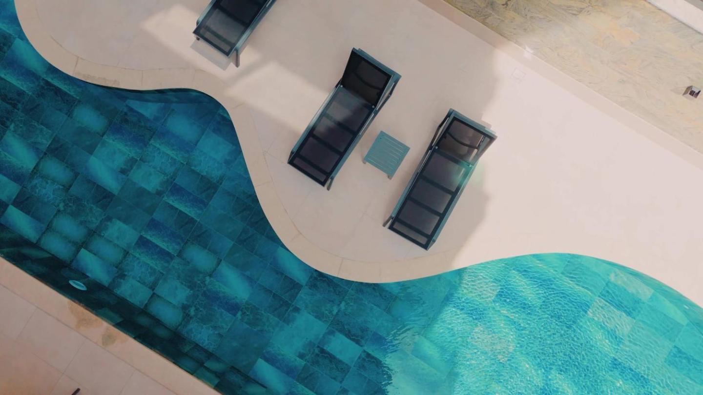 Qoople Legend B - premium apartments steps from the sea