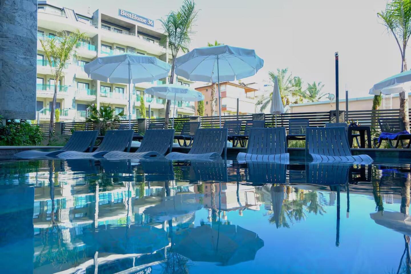 Qoople Legend B - premium apartments steps from the sea