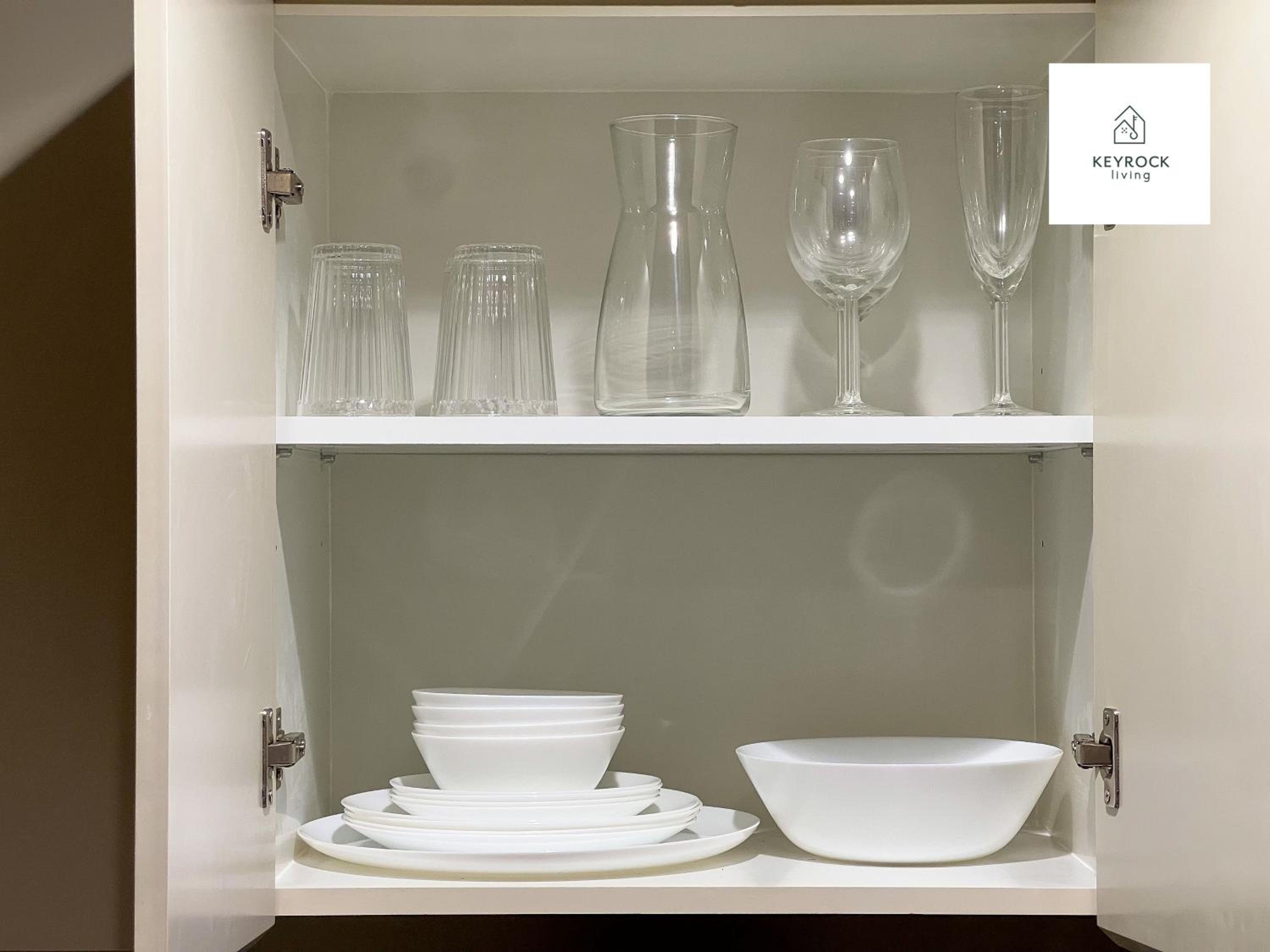 KeyRock Living - Chic Reva 1BR with Pool Access