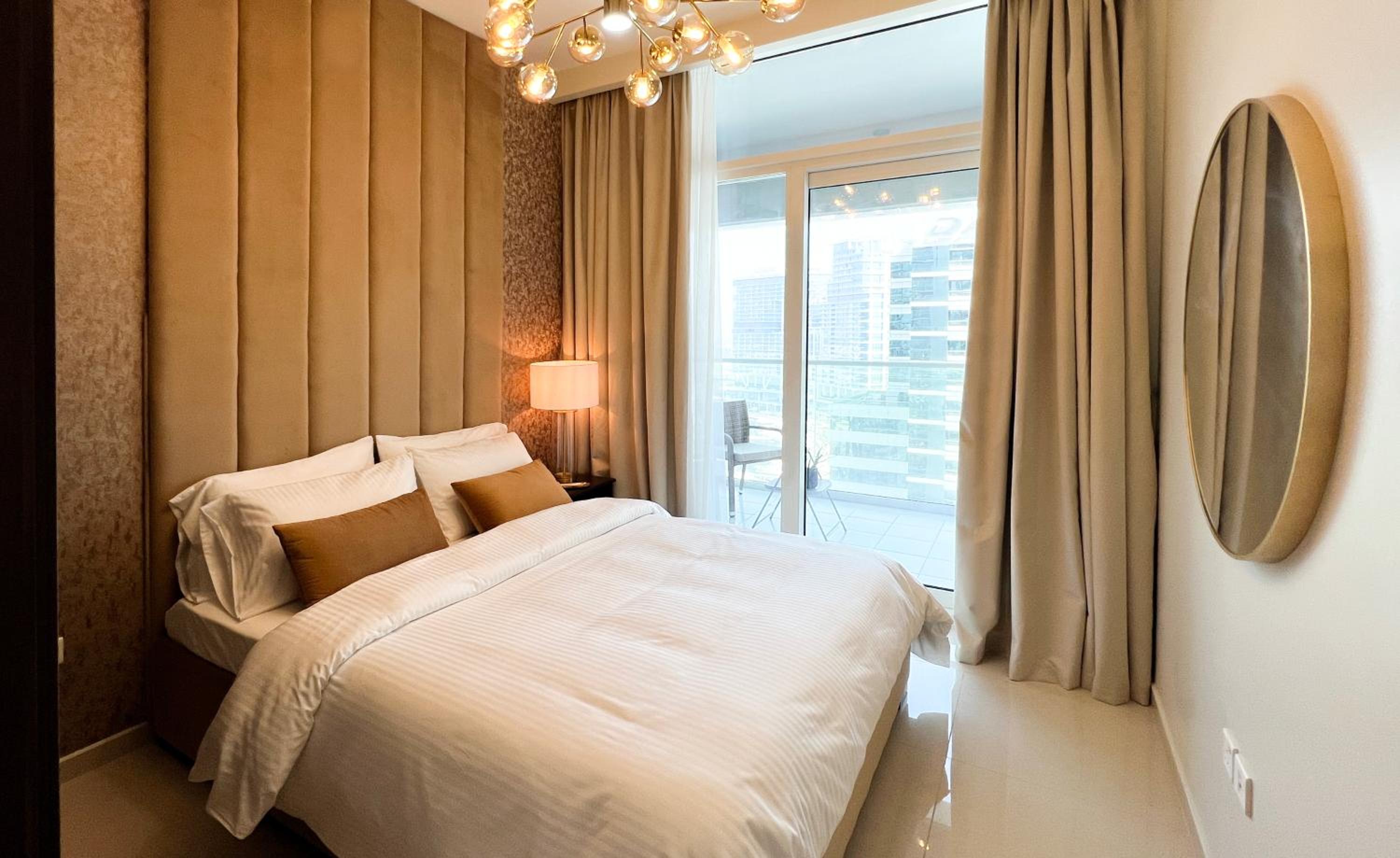 KeyRock Living - Chic Reva 1BR with Pool Access