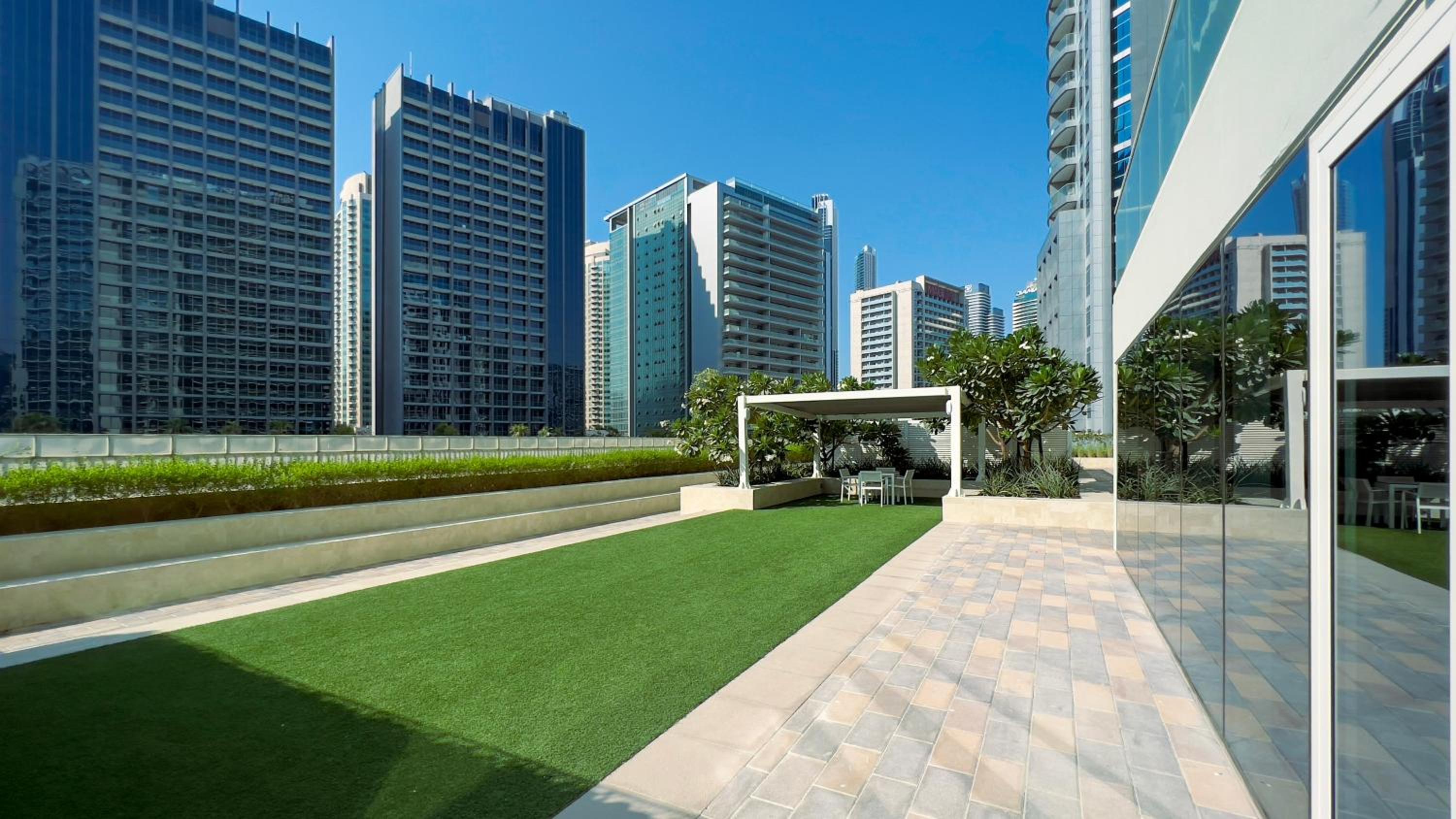 KeyRock Living - Chic Reva 1BR with Pool Access
