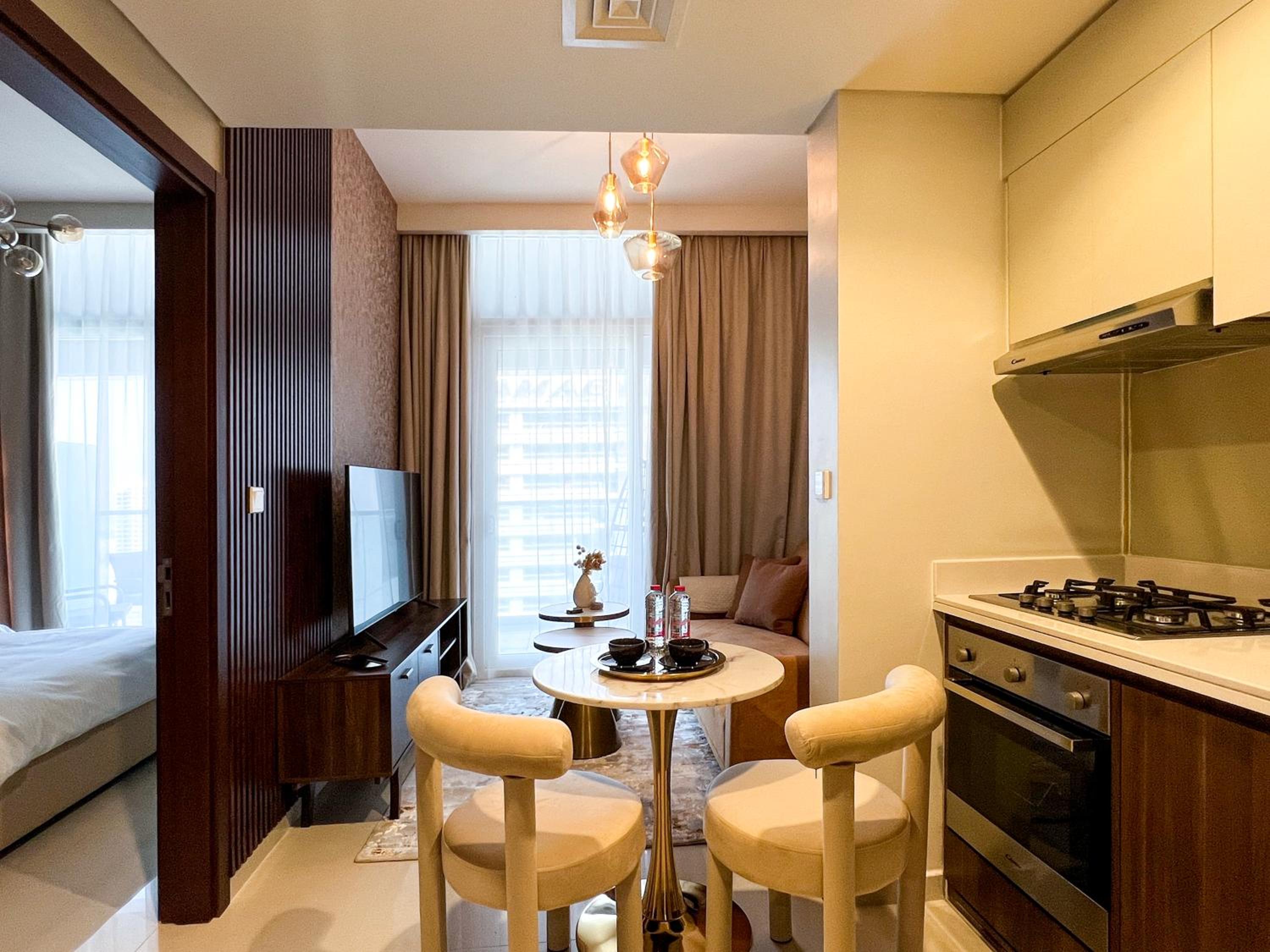 KeyRock Living - Chic Reva 1BR with Pool Access