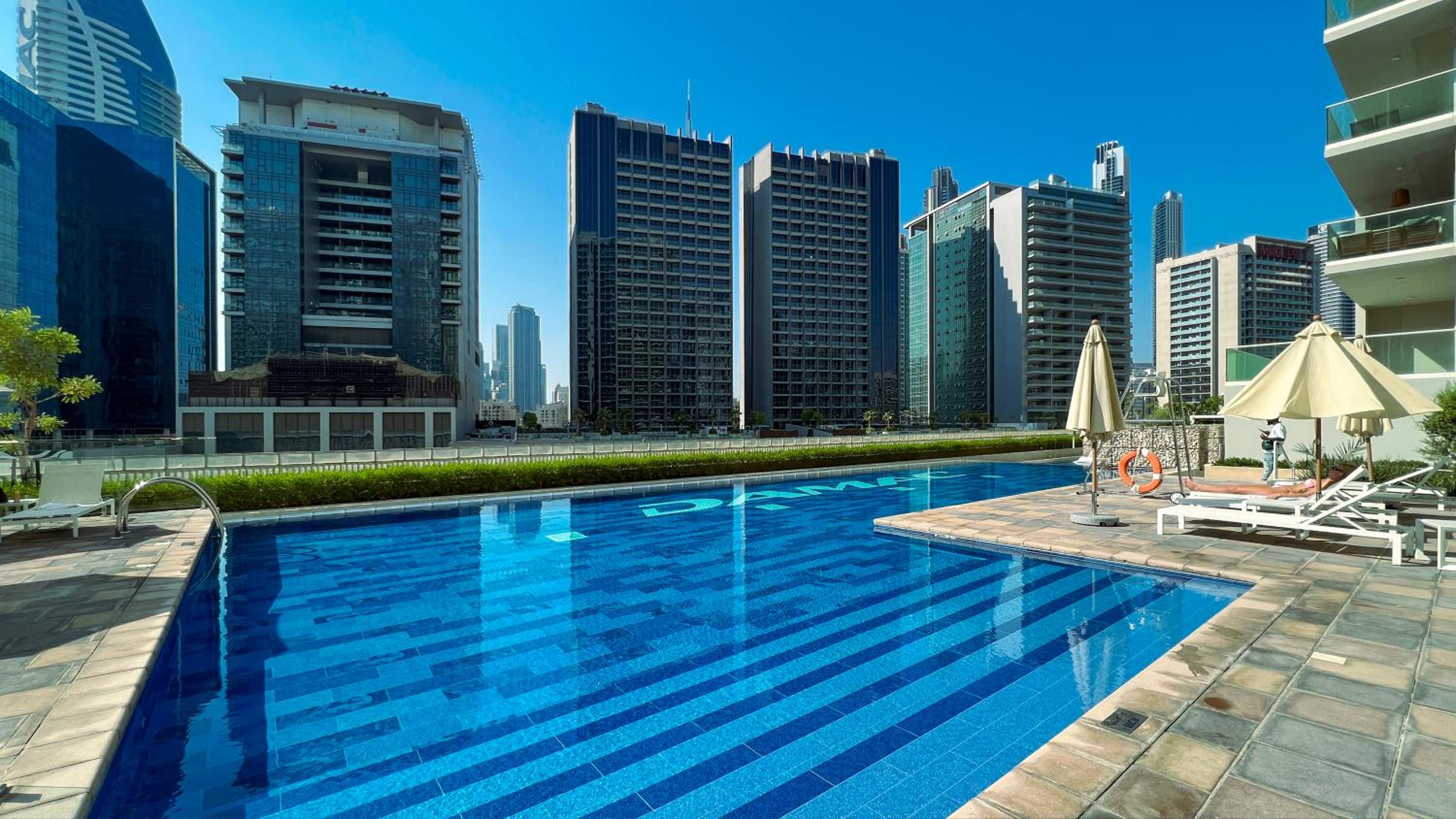 KeyRock Living - Chic Reva 1BR with Pool Access