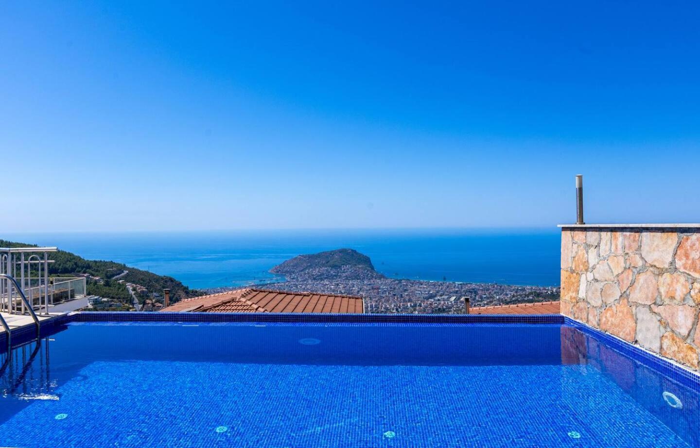 Qoople Villa Tepe with infinity pool and panoramic view