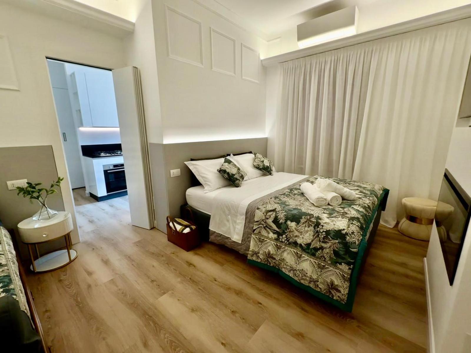 Casa Estia - MiCo, Fiera Milano, CityLife, San Siro, Metro 2 min - Refined Historic Apartment