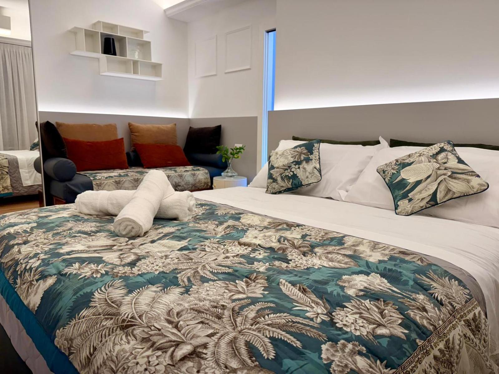 Casa Estia - MiCo, Fiera Milano, CityLife, San Siro, Metro 2 min - Refined Historic Apartment