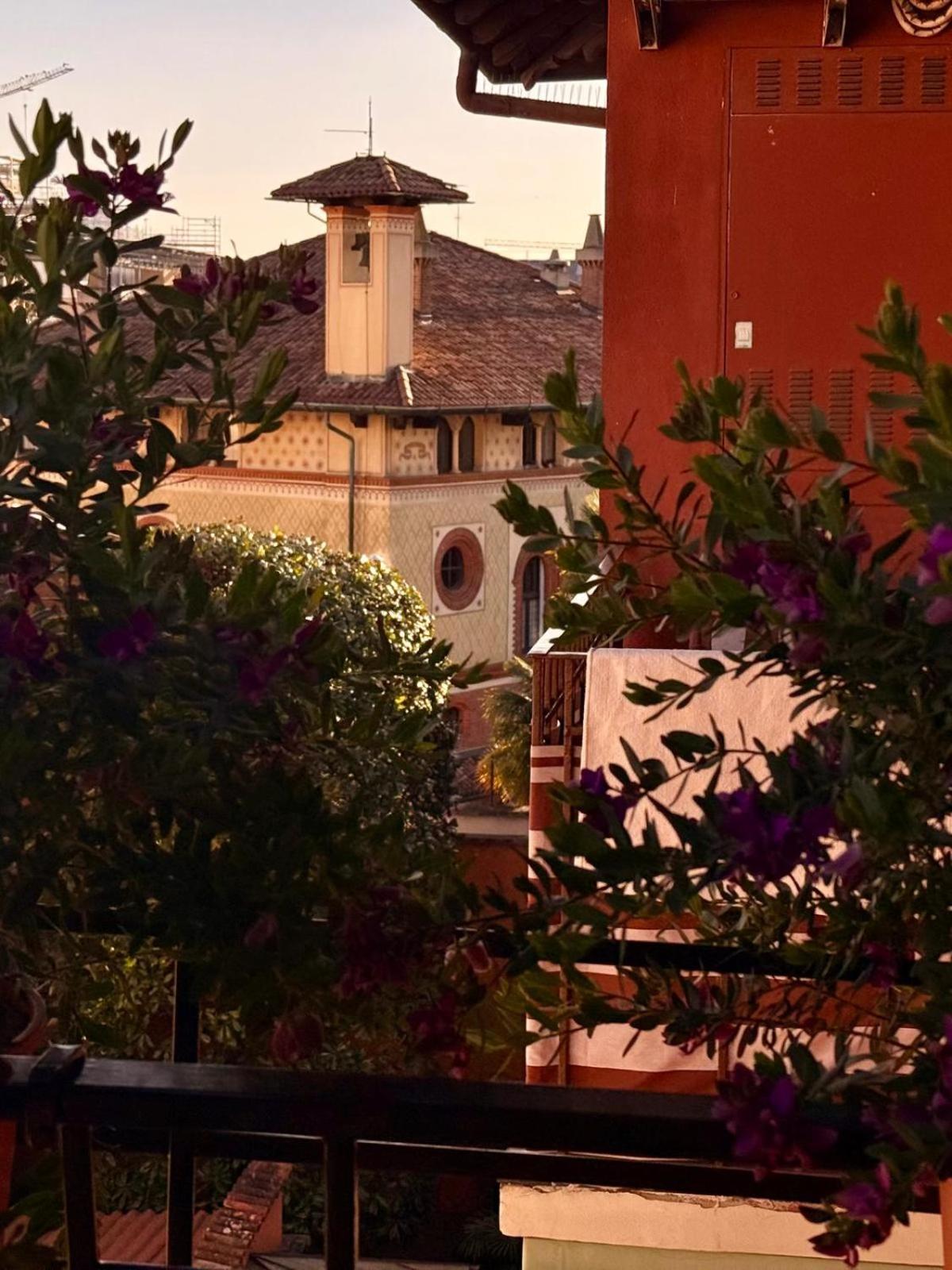 Casa Estia - MiCo, Fiera Milano, CityLife, San Siro, Metro 2 min - Refined Historic Apartment