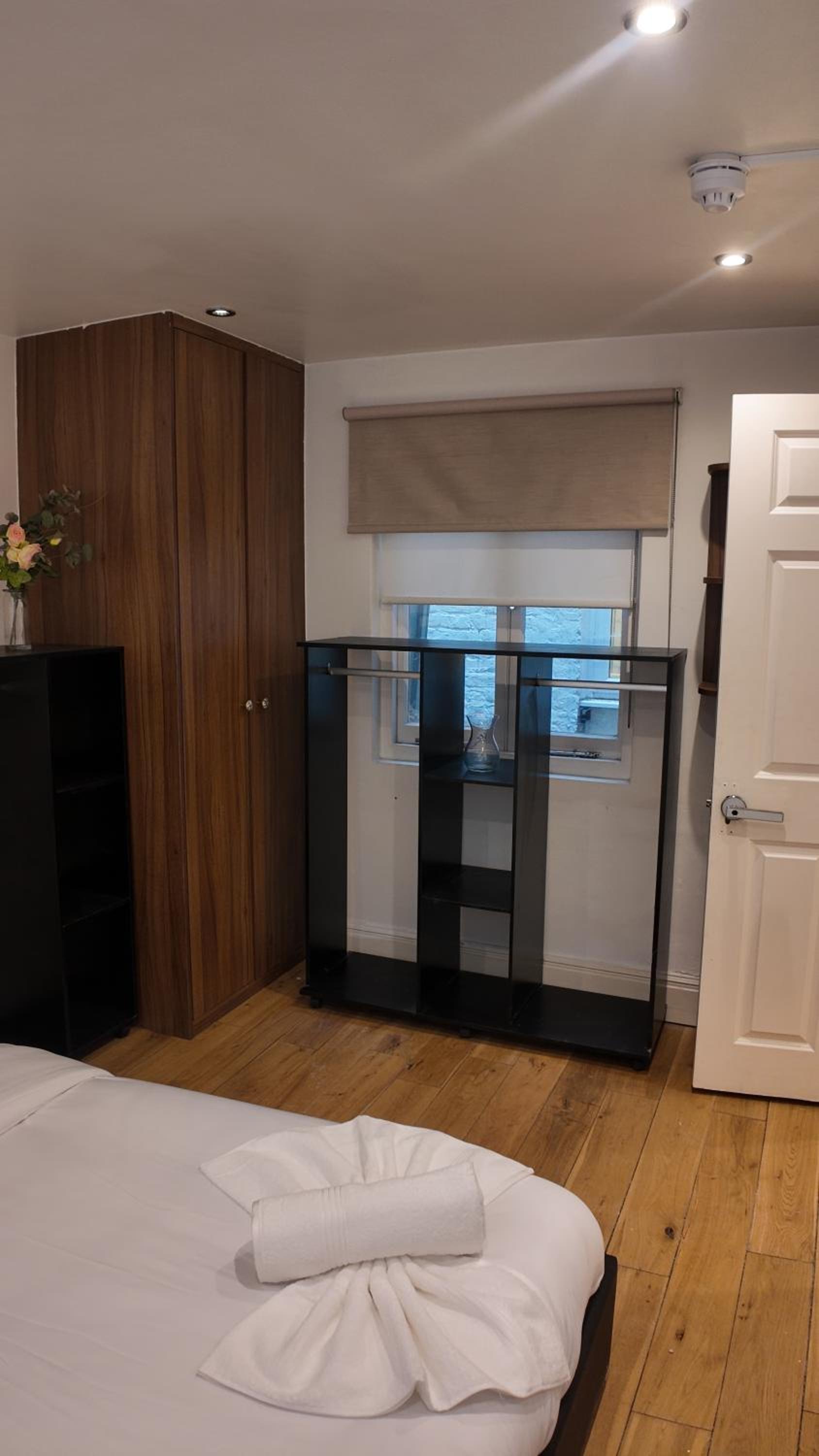 Ideal 2BHK in upper Berkeley BK1