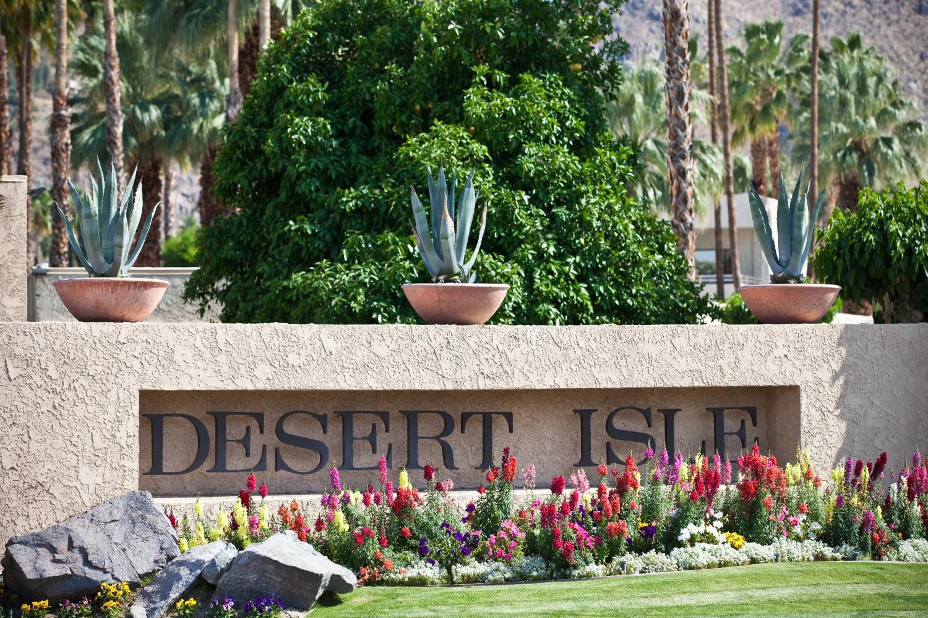 Desert Isle Resort, a VRI resort