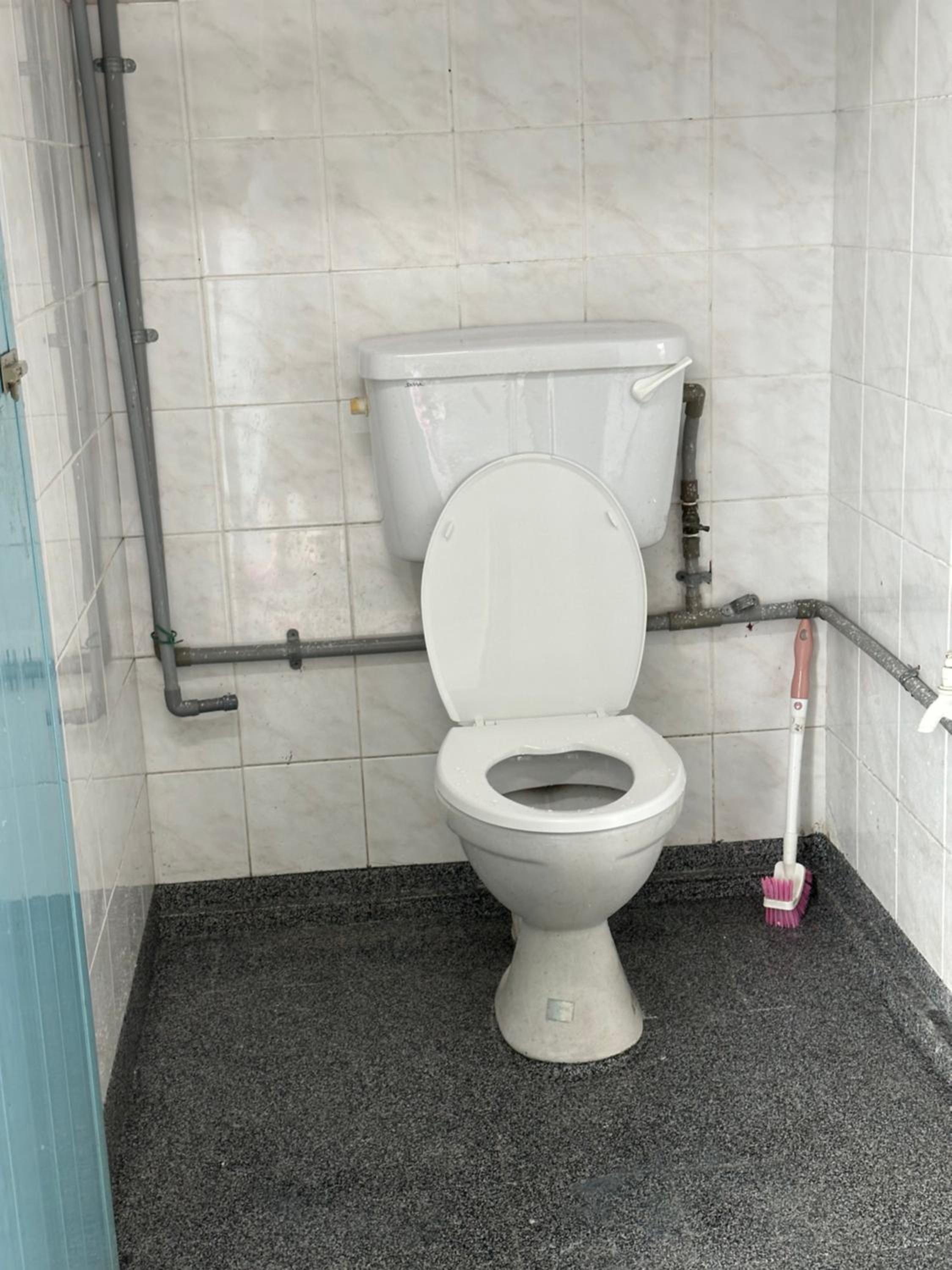 Check In Studio Homestay 12pax 1 Big Room with 4 kingsize 2 single matress Spacious space Super Budget