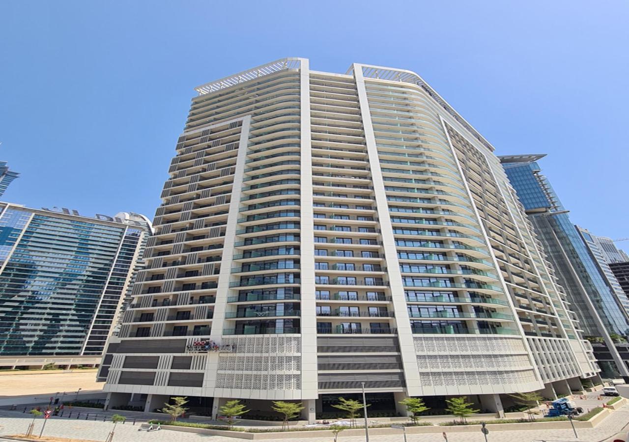 KeyRock Living - Zada 1BR with Pool & Gym Access