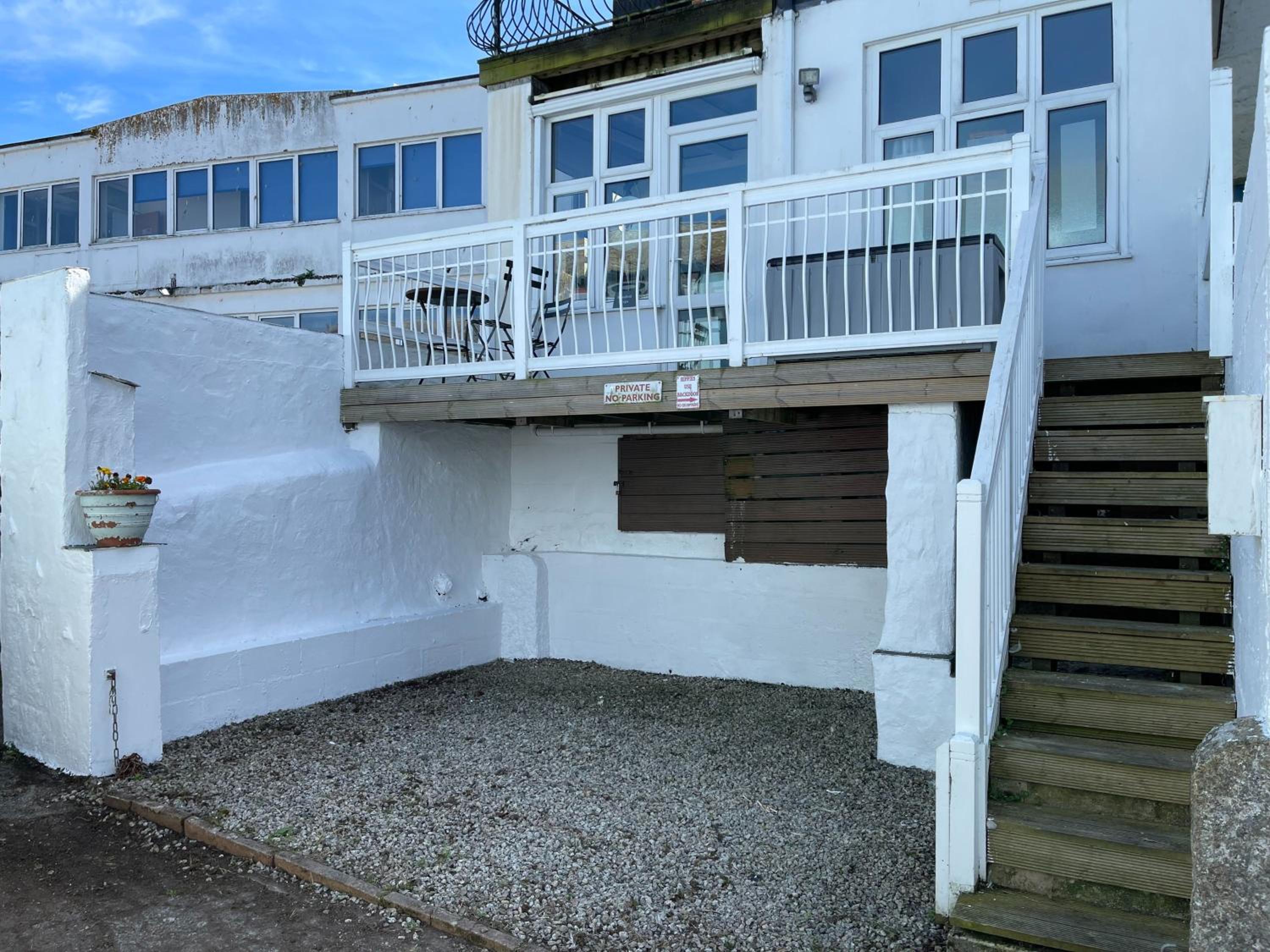Step n Sea - moments from the town centre and sea