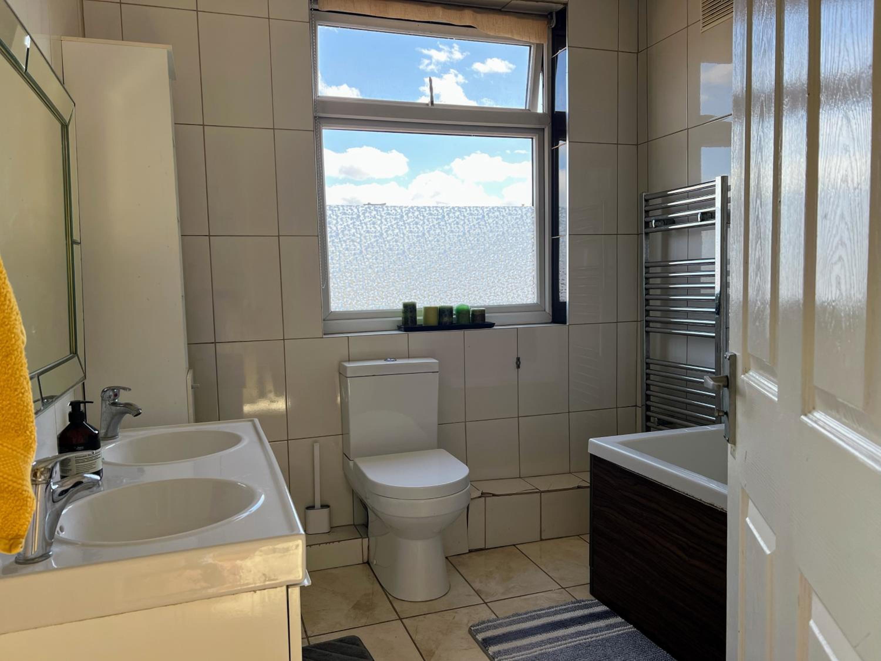 Single Bedroom in house, ideal for solo travellers work stays or visiting family locally