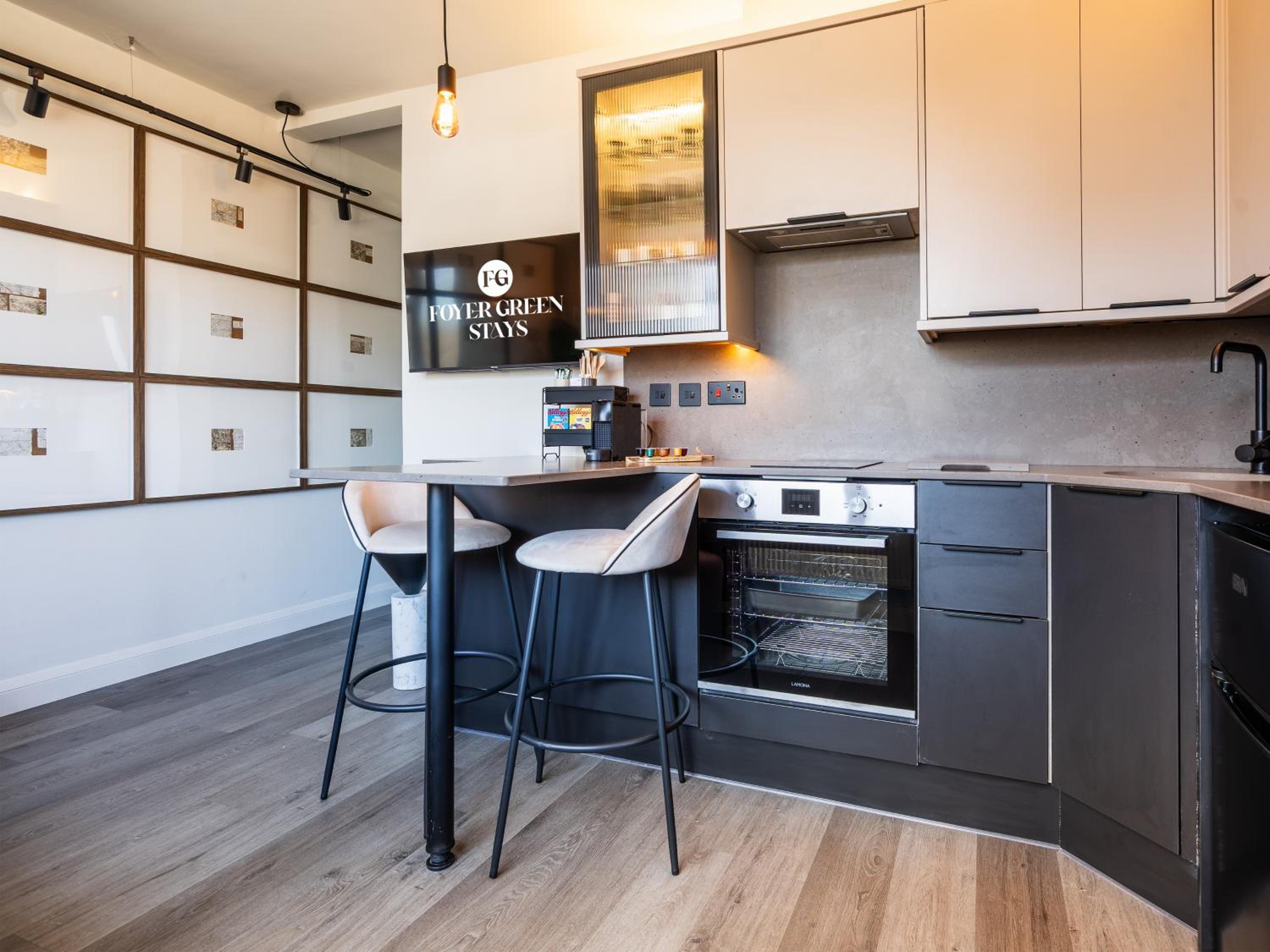 Cosy Chic Apartment, 1 bedroom, parking, newly refurbed, near M25, Heathrow, Rickmansworth