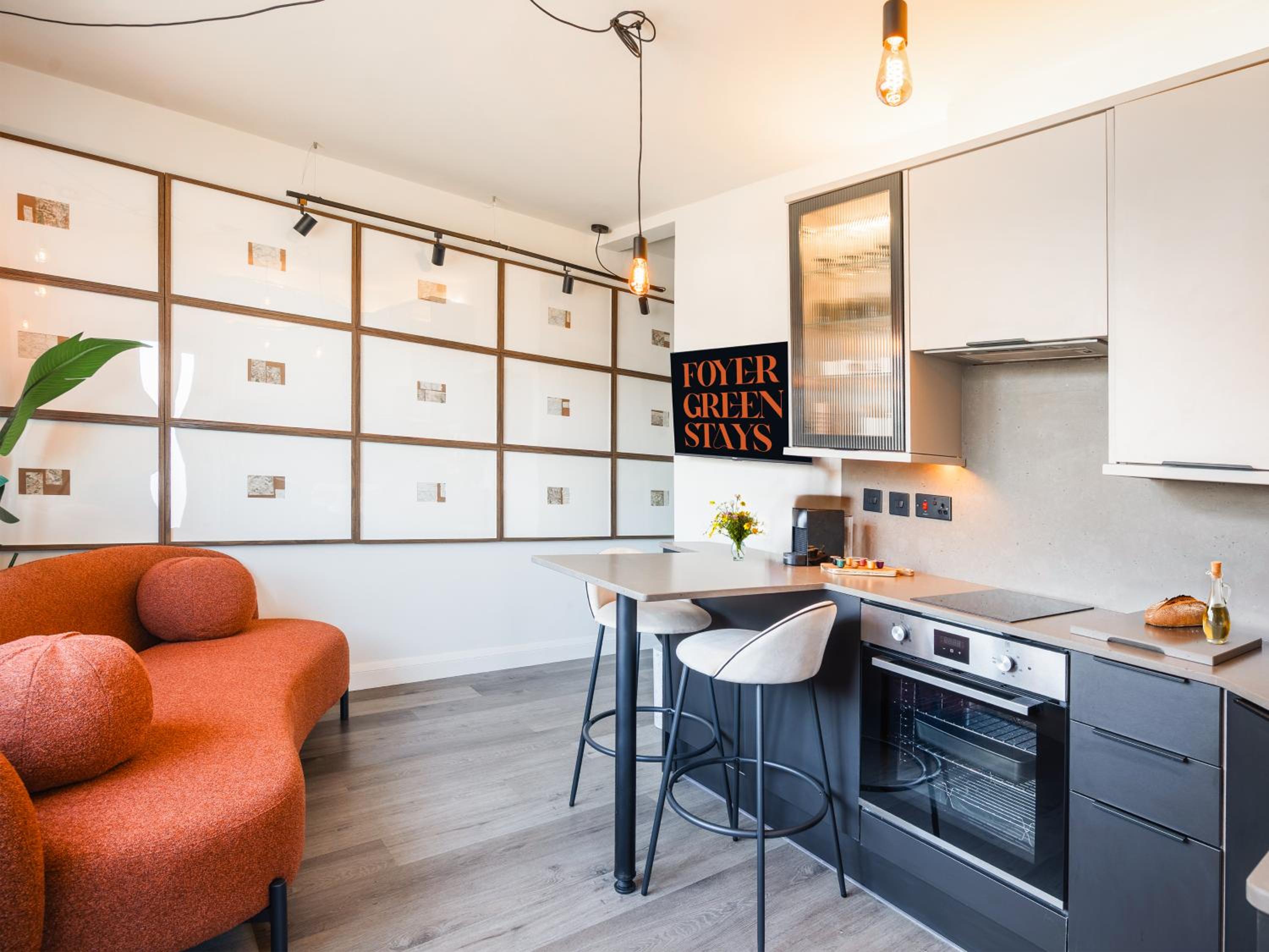 Cosy Chic Apartment, 1 bedroom, parking, newly refurbed, near M25, Heathrow, Rickmansworth