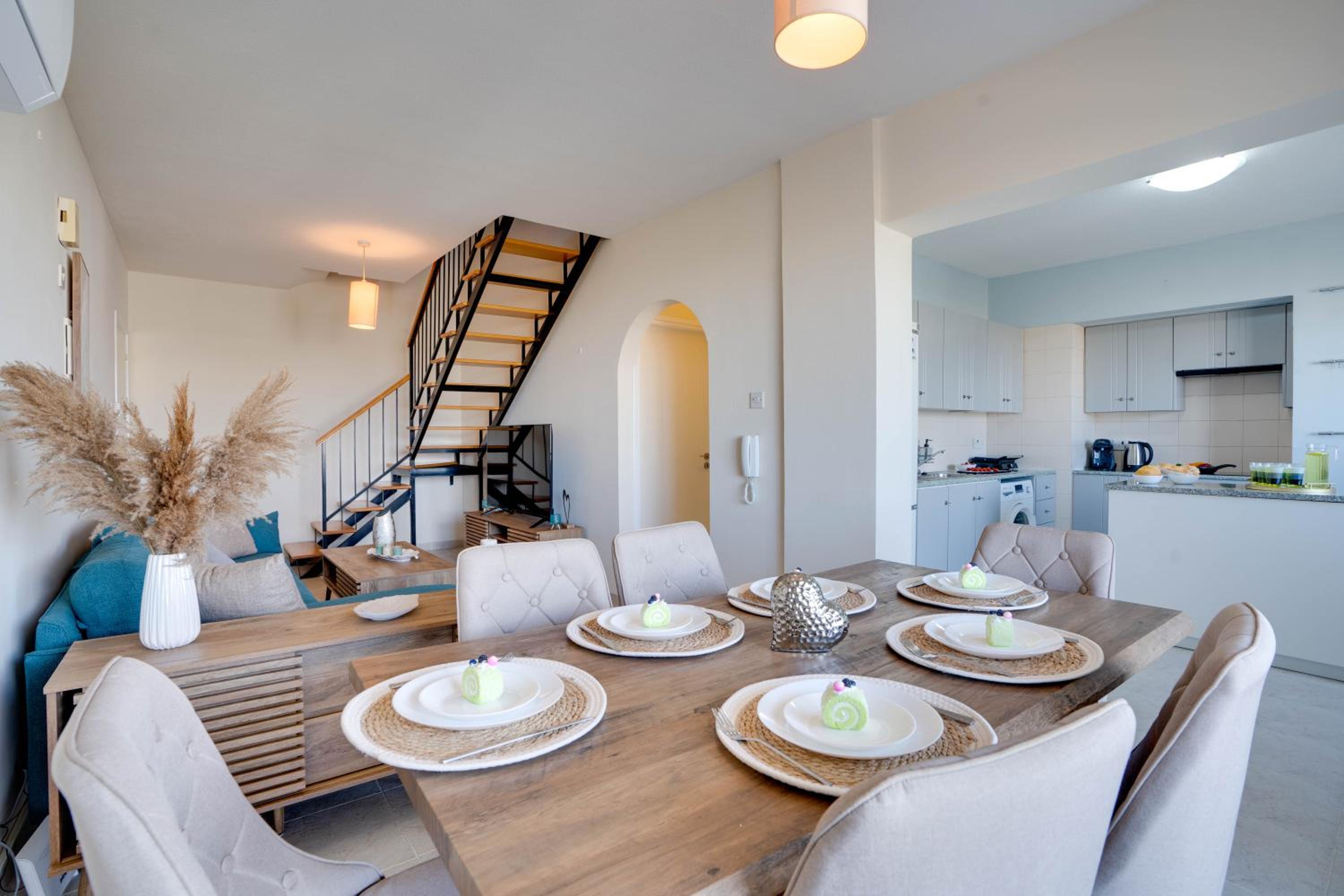 Charming 3-Bed Duplex with Stunning Sea View