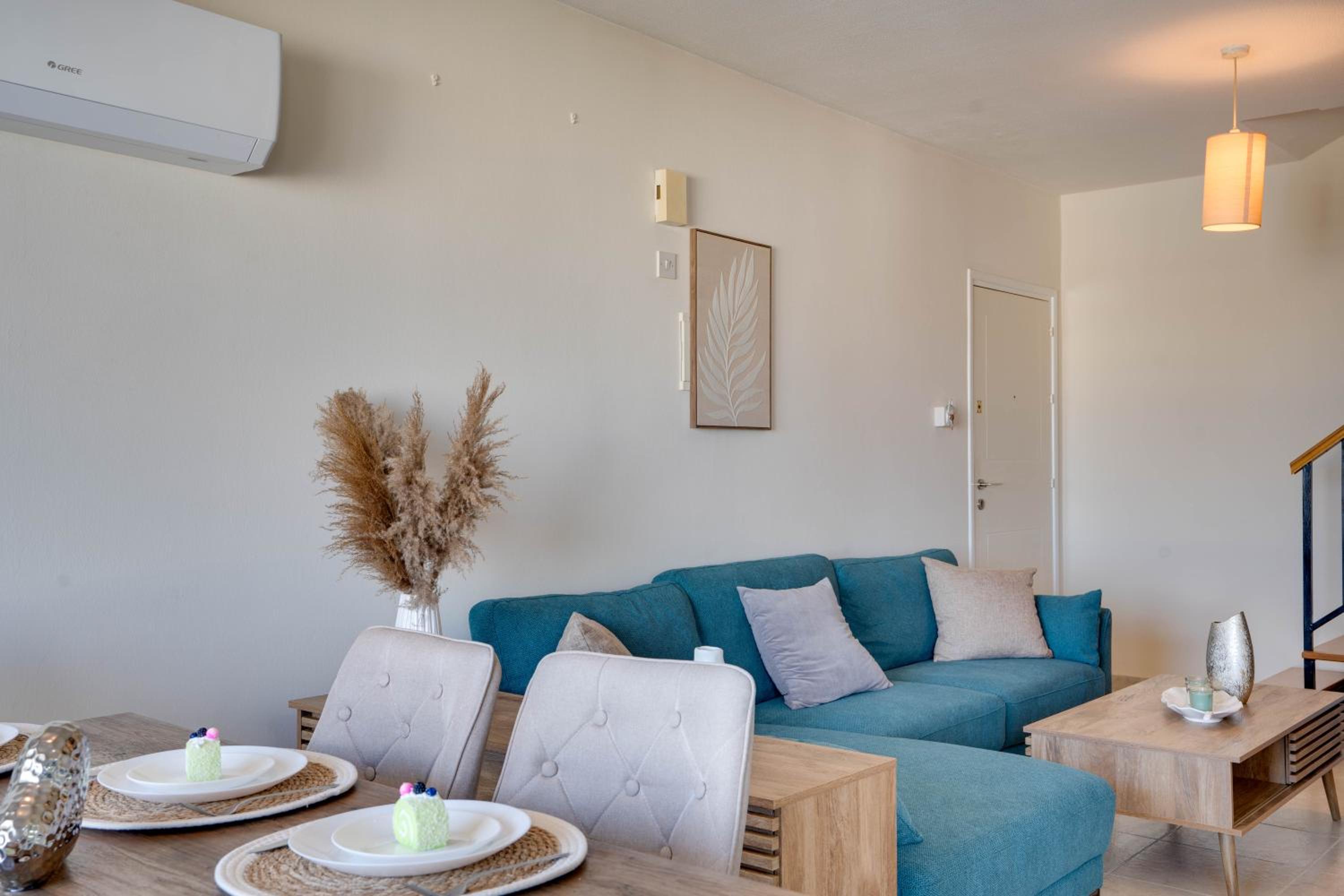 Charming 3-Bed Duplex with Stunning Sea View